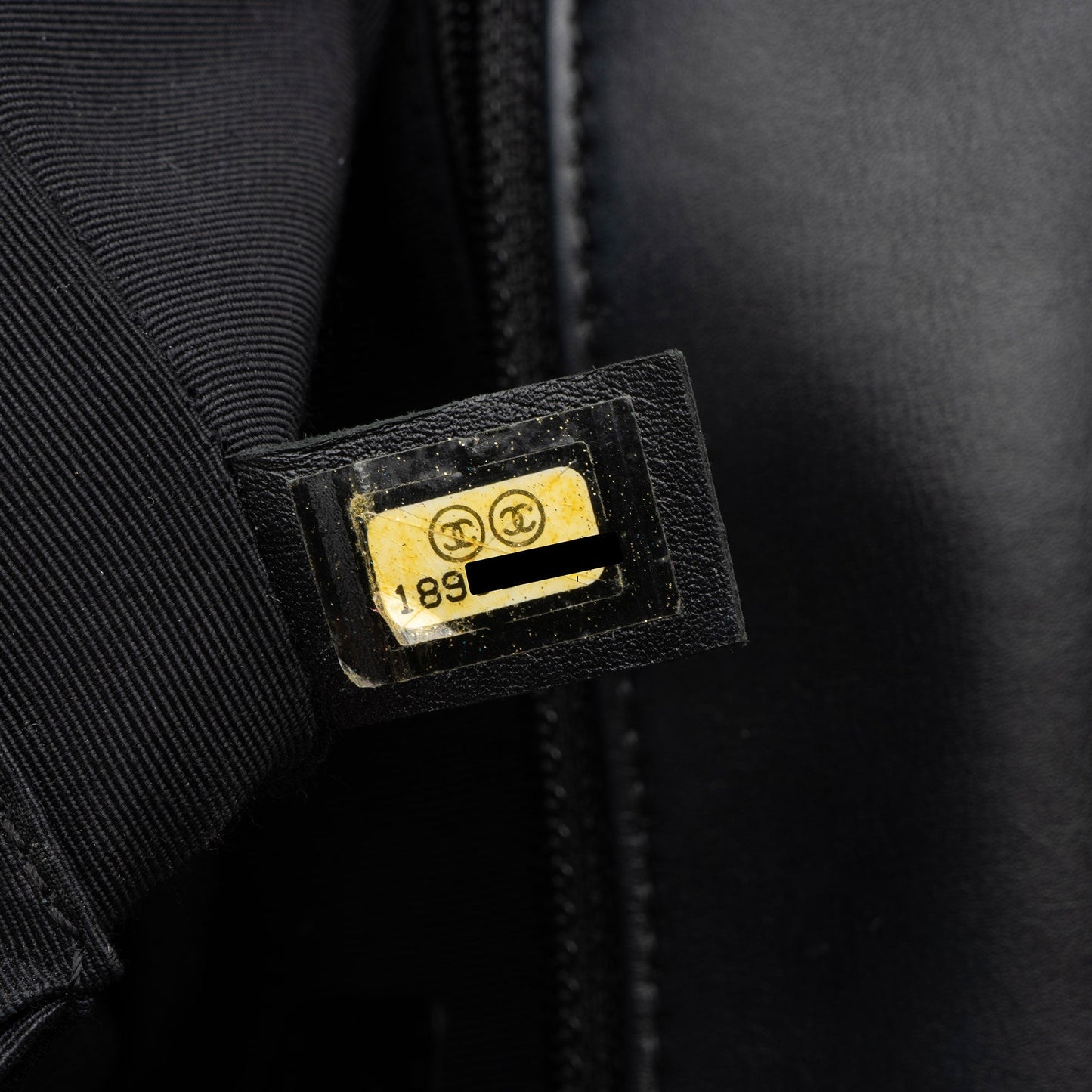Chanel Patent Leather Chevron New Medium Boy Bag (SHF-jPhBdY)