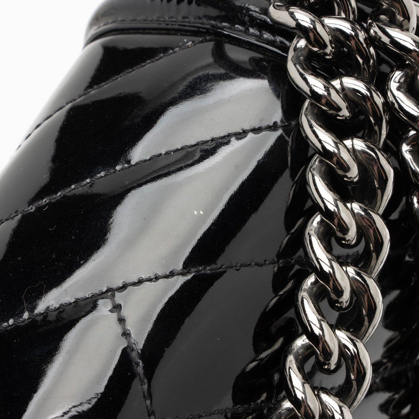 Chanel Patent Leather Chevron New Medium Boy Bag (SHF-jPhBdY)