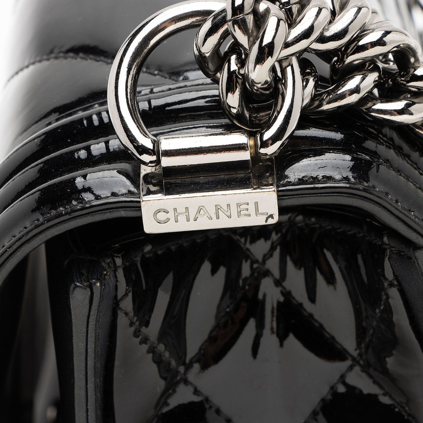 Chanel Patent Leather Chevron New Medium Boy Bag (SHF-jPhBdY)
