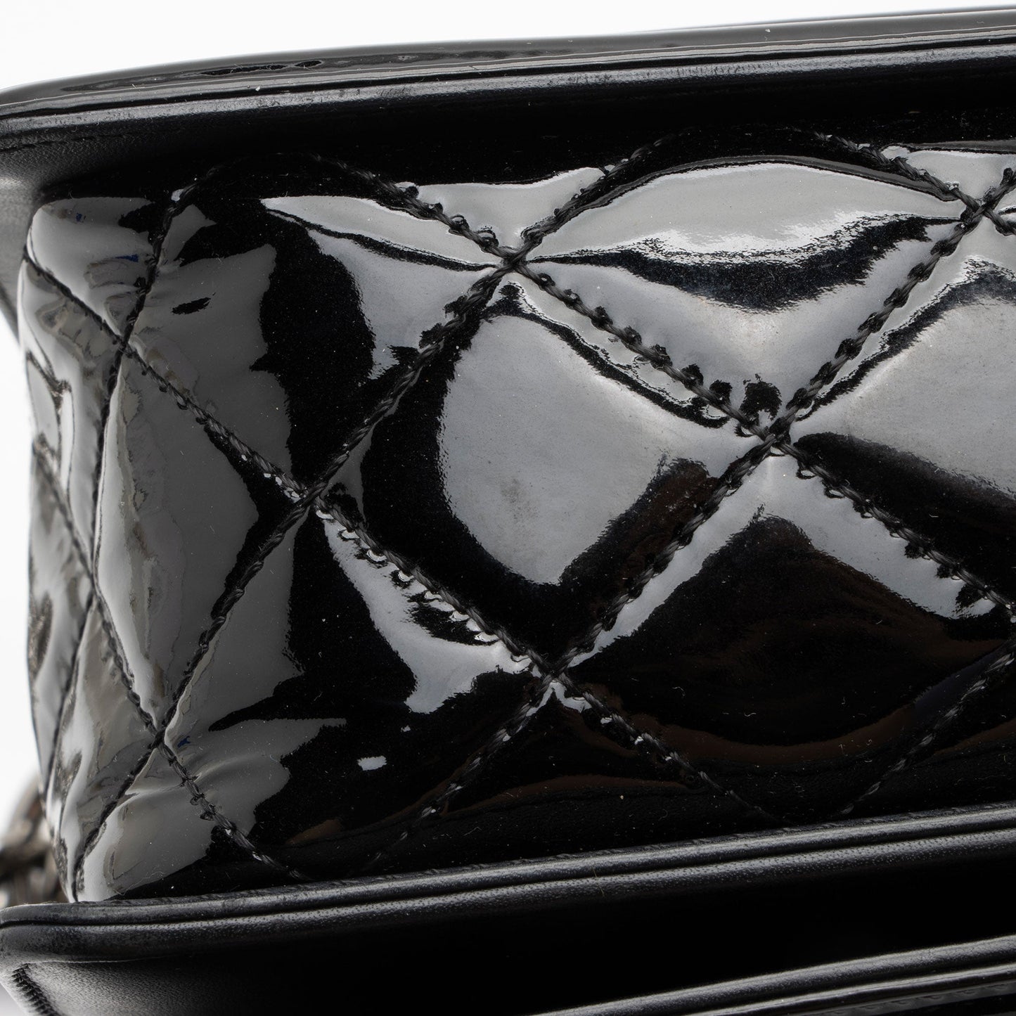 Chanel Patent Leather Chevron New Medium Boy Bag (SHF-jPhBdY)