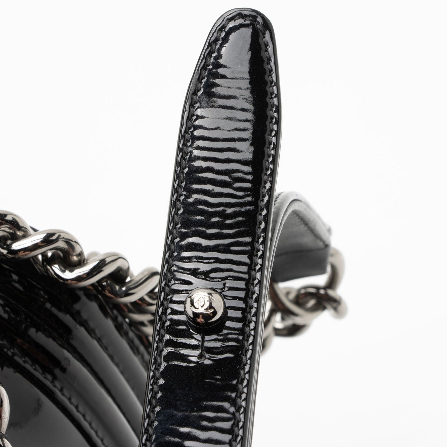 Chanel Patent Leather Chevron New Medium Boy Bag (SHF-jPhBdY)