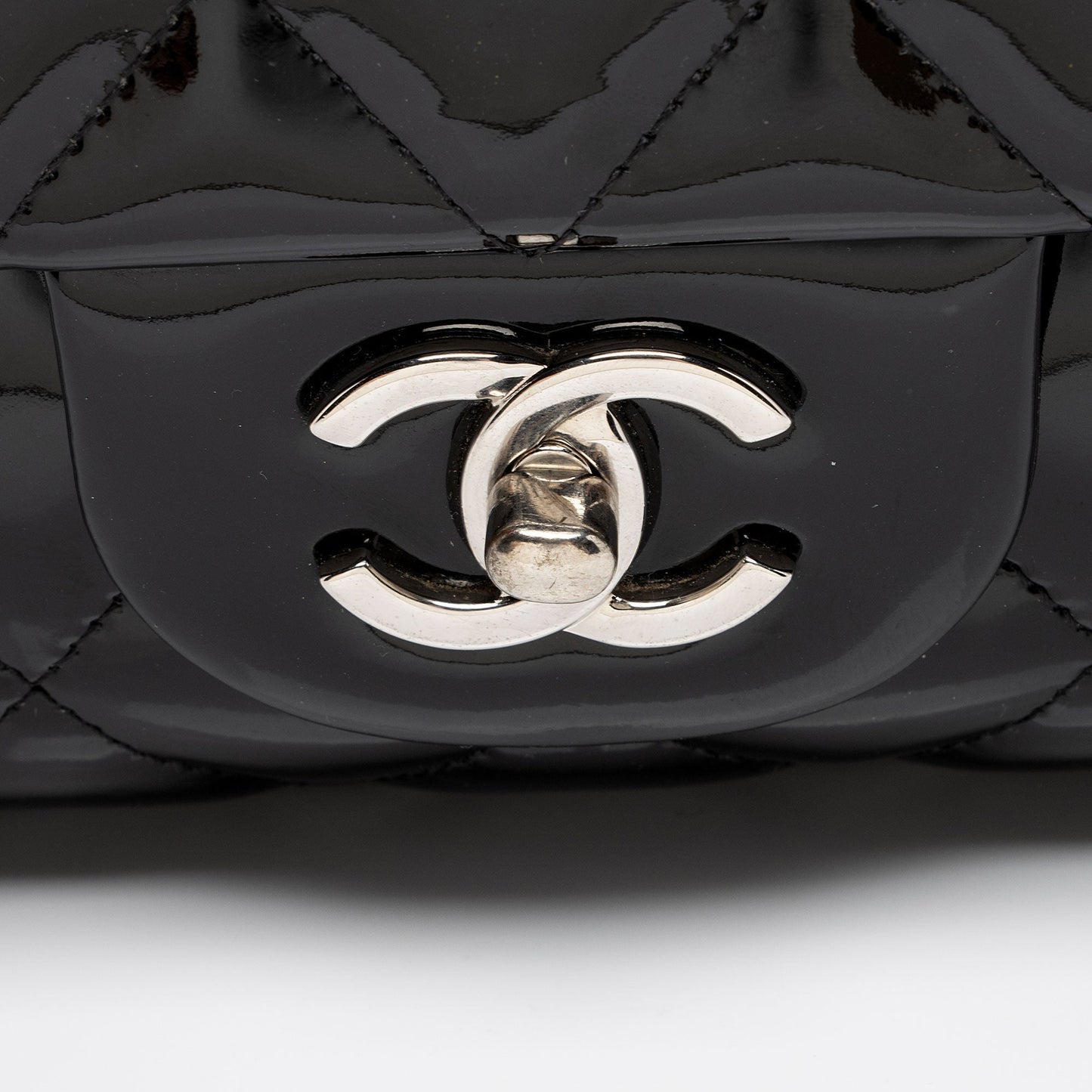 Chanel Patent Leather Classic Jumbo Double Flap Bag (SHF-zuaFhW)