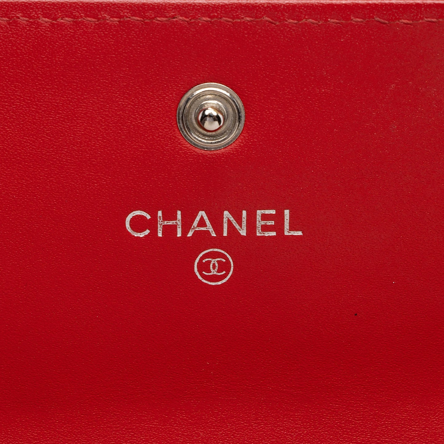 Chanel Patent Leather Diamond Stitch Flap Wallet (SHF-Ql4n4i)