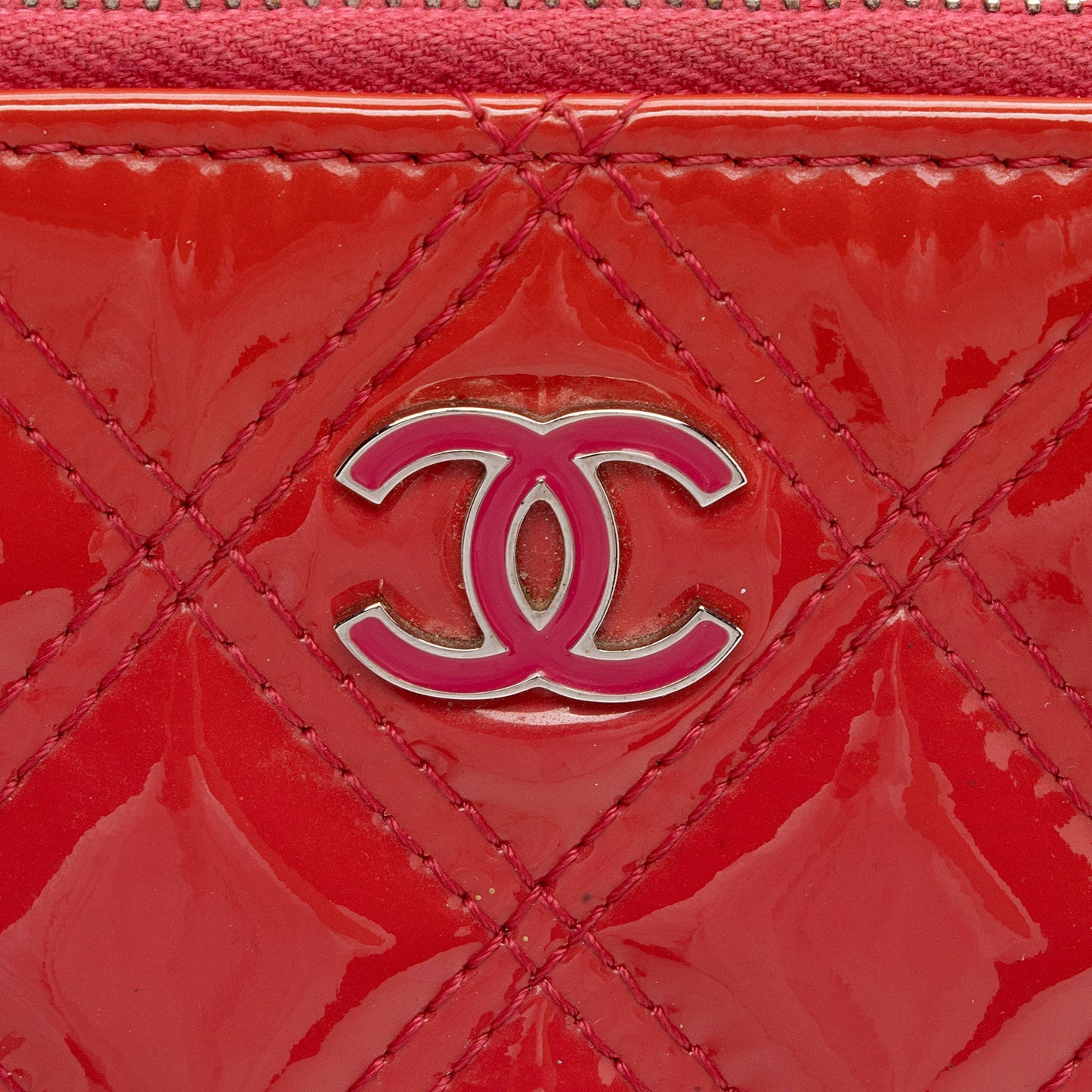 Chanel Patent Leather Medium O-Case (SHF-ZiSJ3V)