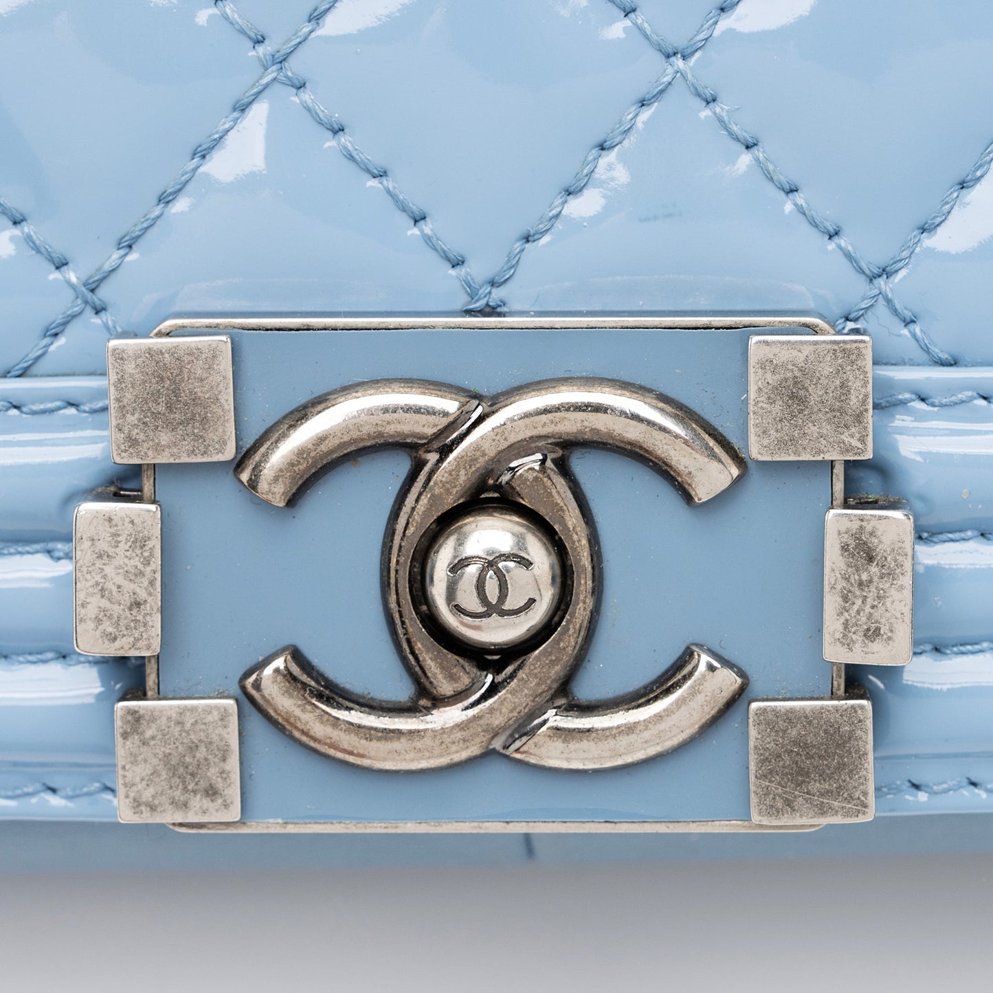 Chanel Patent Leather Old Medium Boy Bag (SHF-23614)