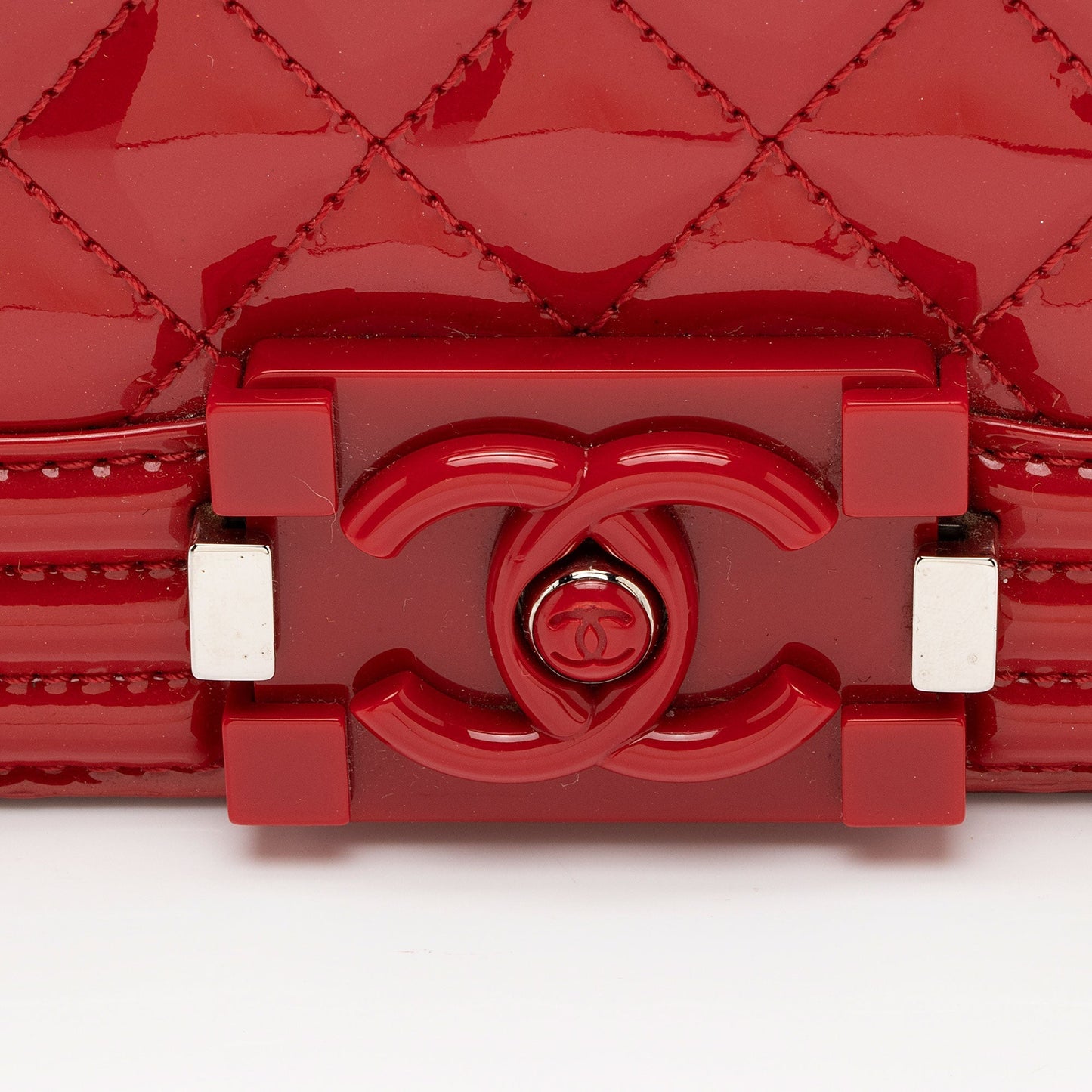 Chanel Patent Leather Plexiglass Old Medium Boy Bag (SHF-Gr7JKz)