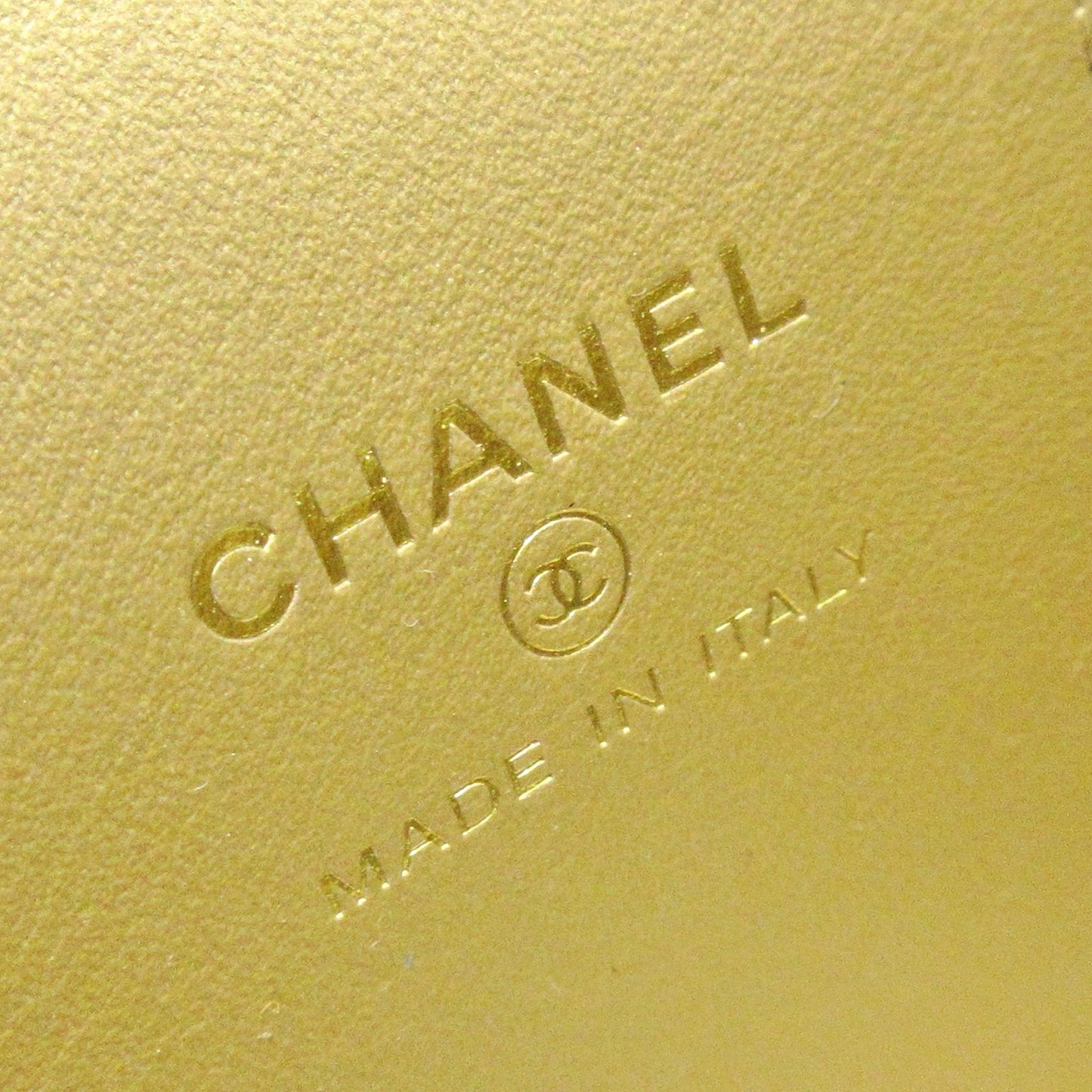 Chanel Pearl Crush Mini Vanity Bag (SHG-iB2dw4)