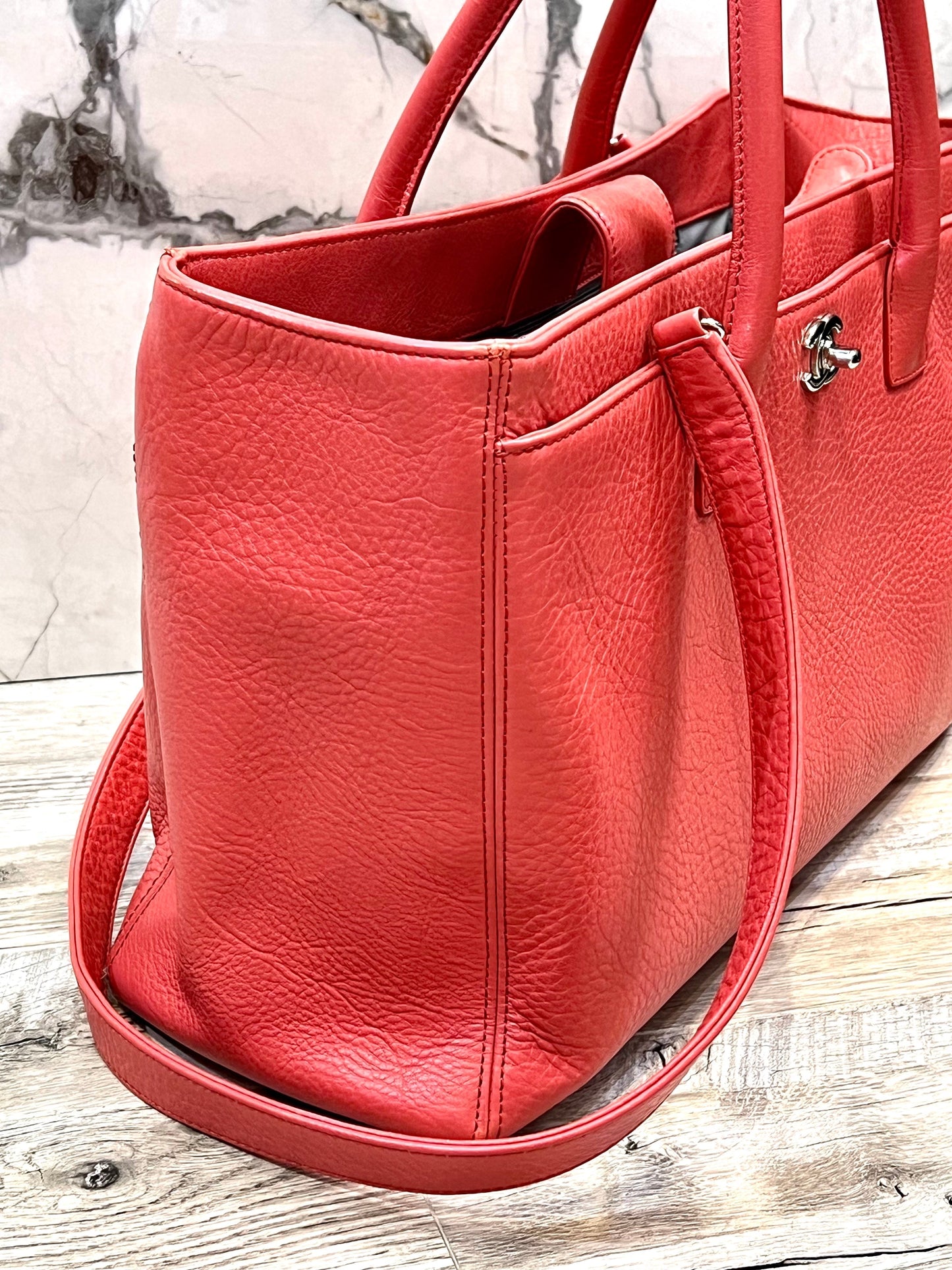 CHANEL PEBBLED LEATHER LARGE EXECUTIVE TOTE BAG WITH SHOULDER STRAP