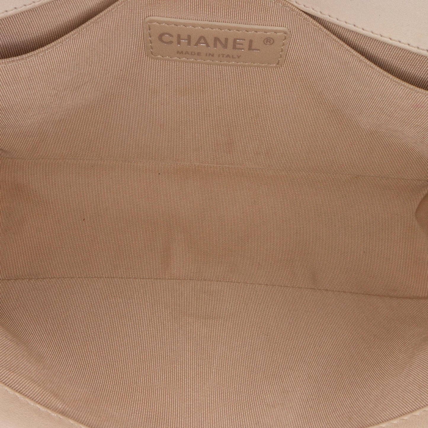 Chanel Perforated Lambskin Boy Flap (SHG-j0q4NI)