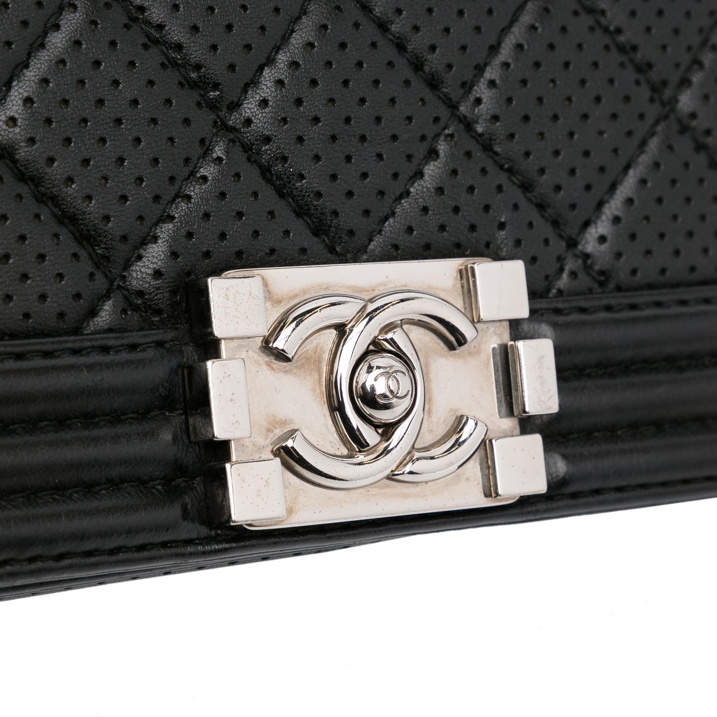 Chanel Perforated Lambskin Boy Flap (SHG-5uI7Qu)