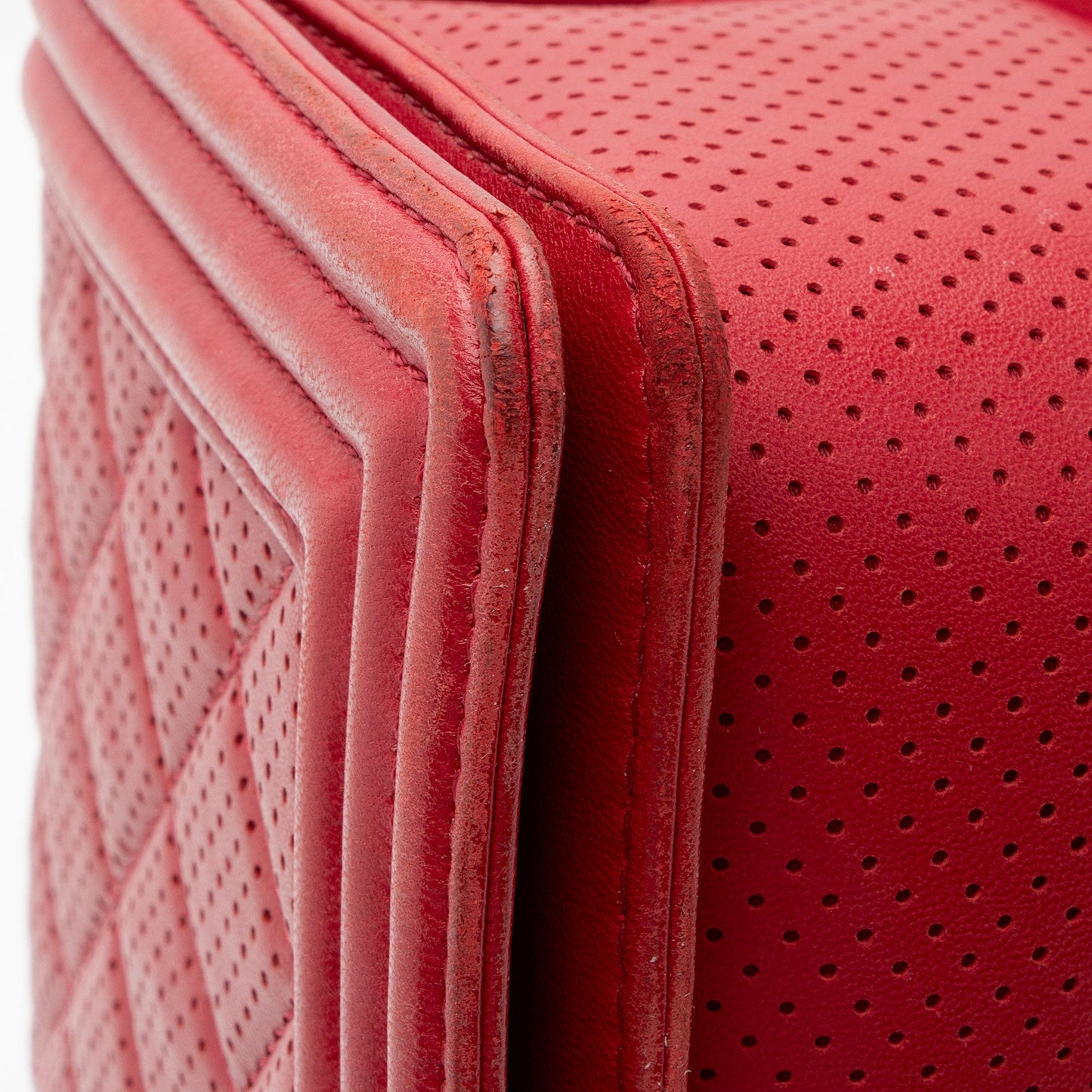 Chanel Perforated Lambskin New Medium Boy Bag (SHF-LqYEA9)