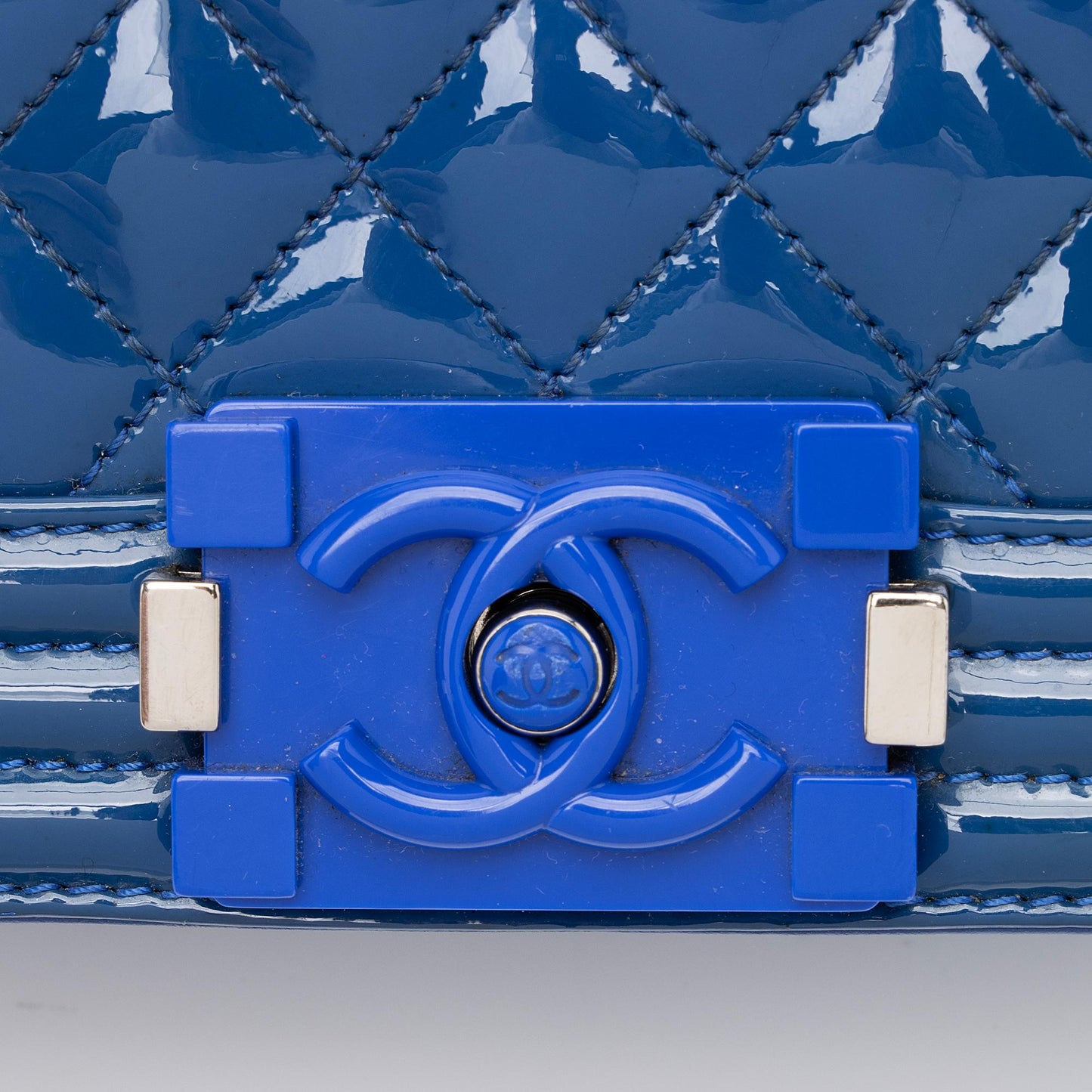 Chanel Patent Leather Plexiglass Medium Boy Bag (SHF-23613)