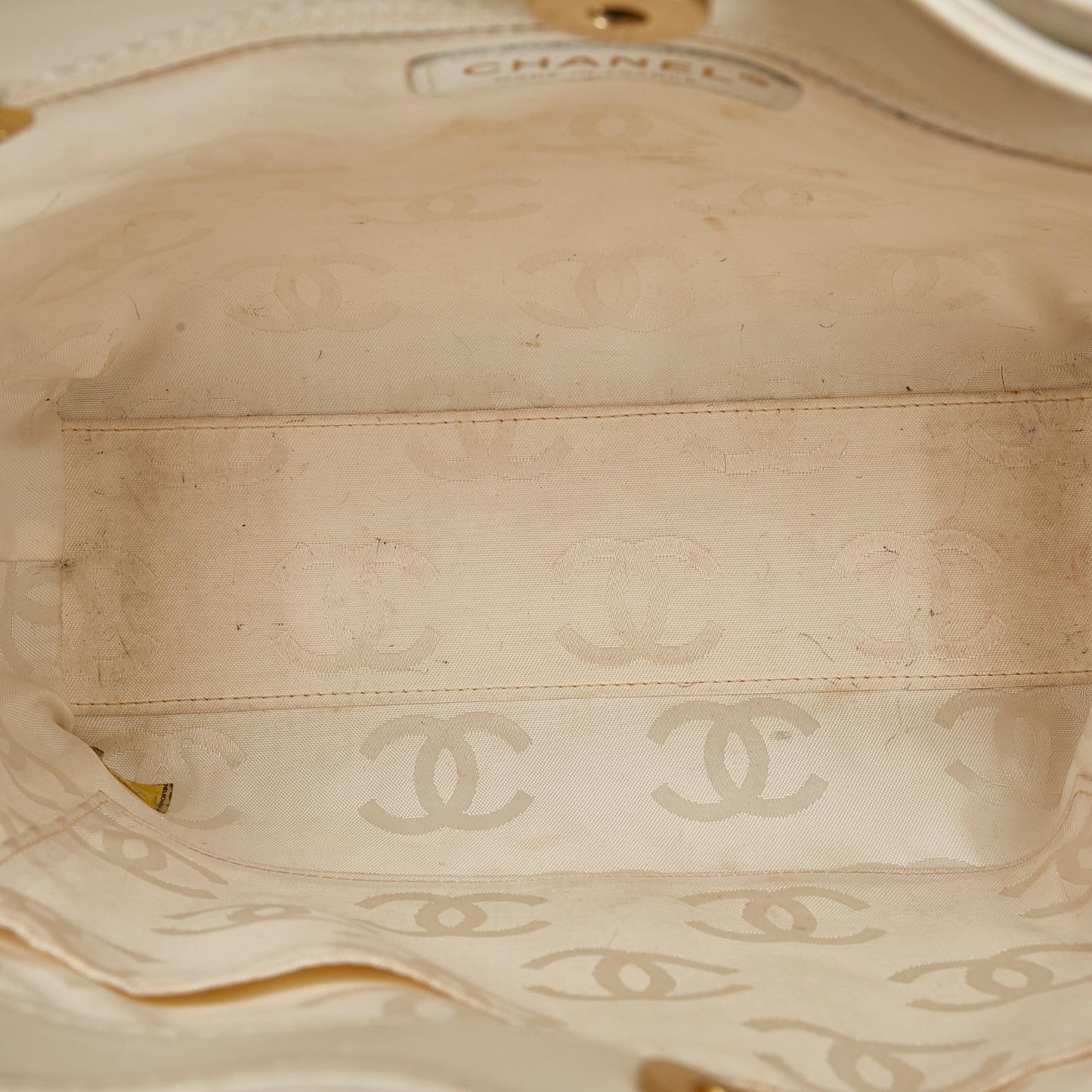 Chanel Quilted Surpique Tote (SHG-35386)