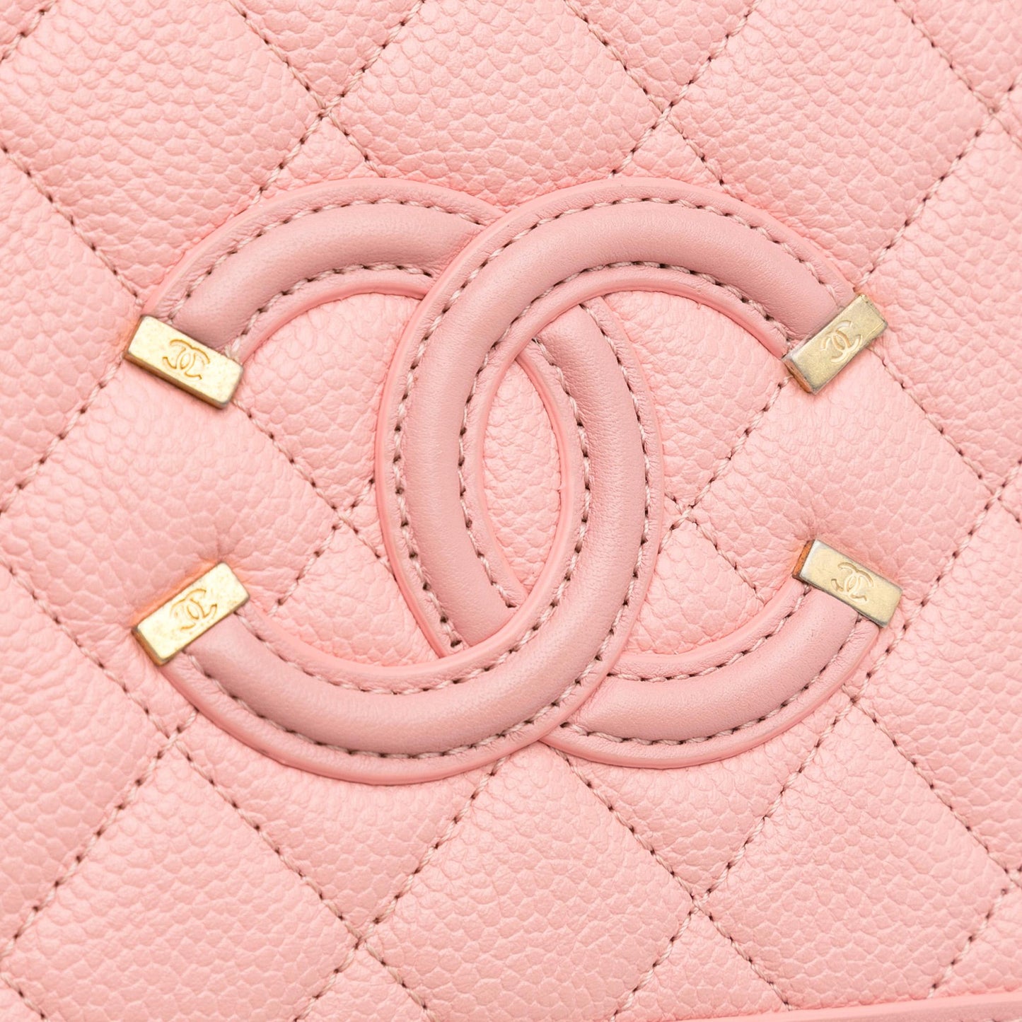 Chanel Small Caviar CC Filigree Vanity Bag (SHG-RkOLyj)