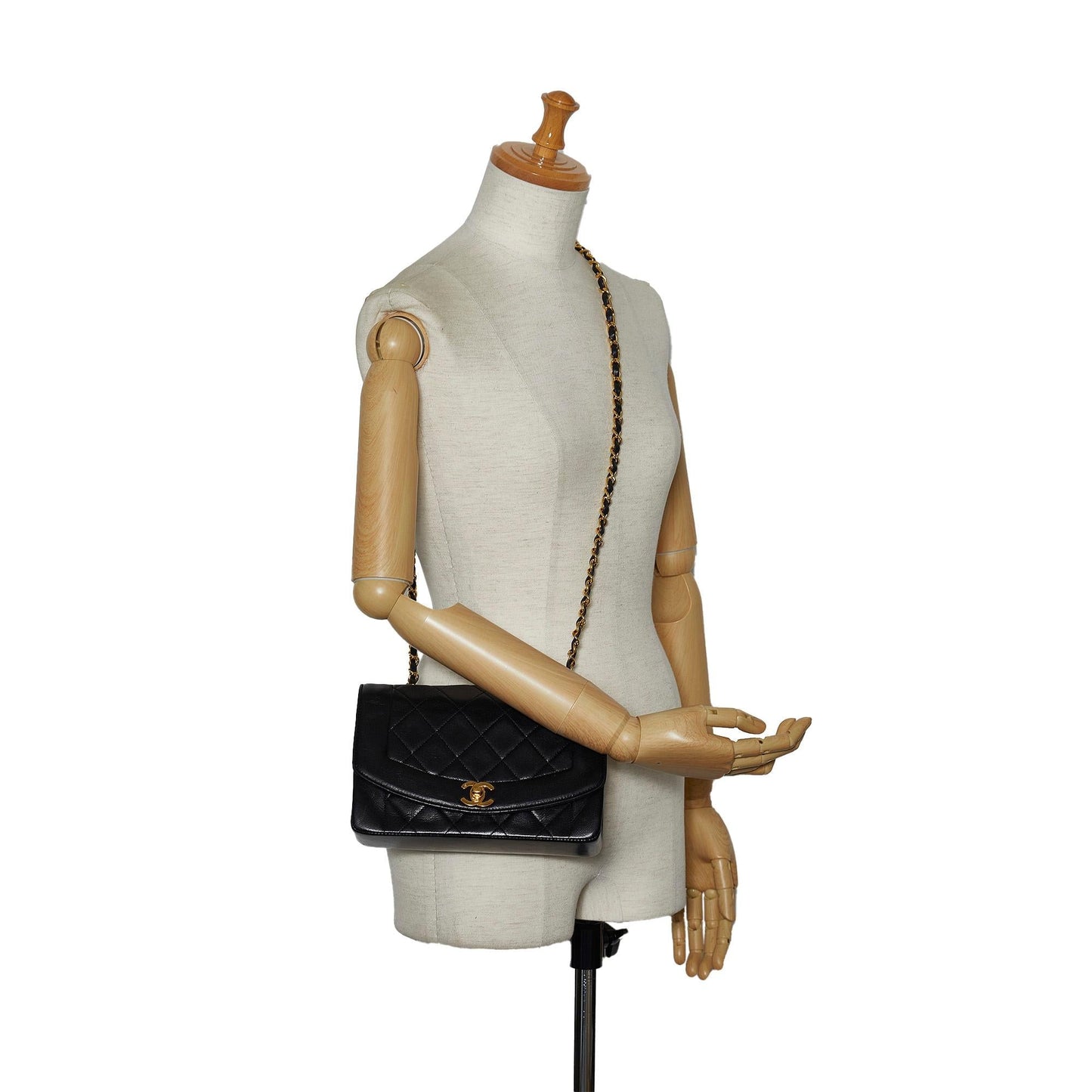 Chanel Small Lambskin Diana (SHG-Qg8icT)