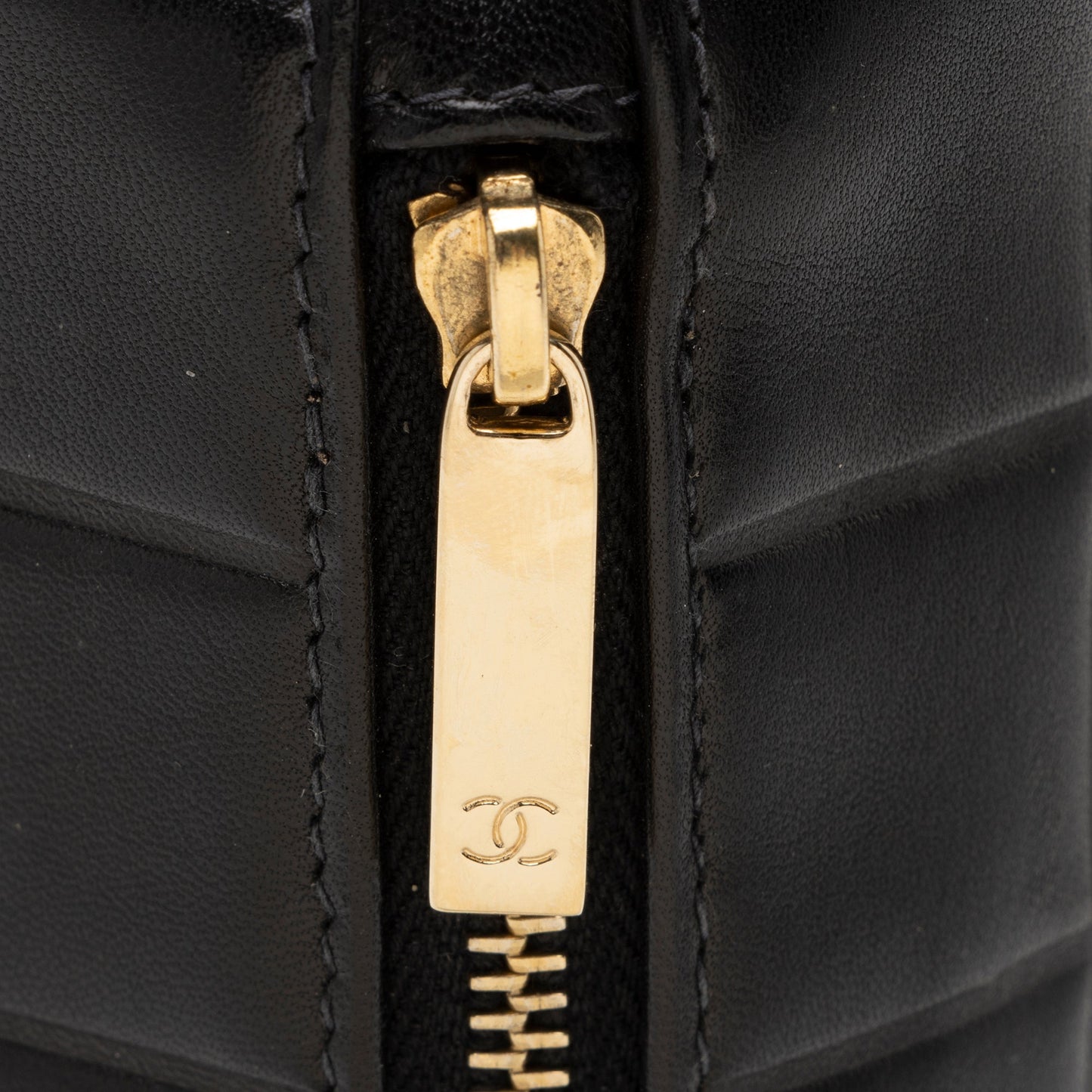 Chanel Vintage Lambskin CC Chocolate Bar Cosmetic Pouch (SHF-Yt3PcN)