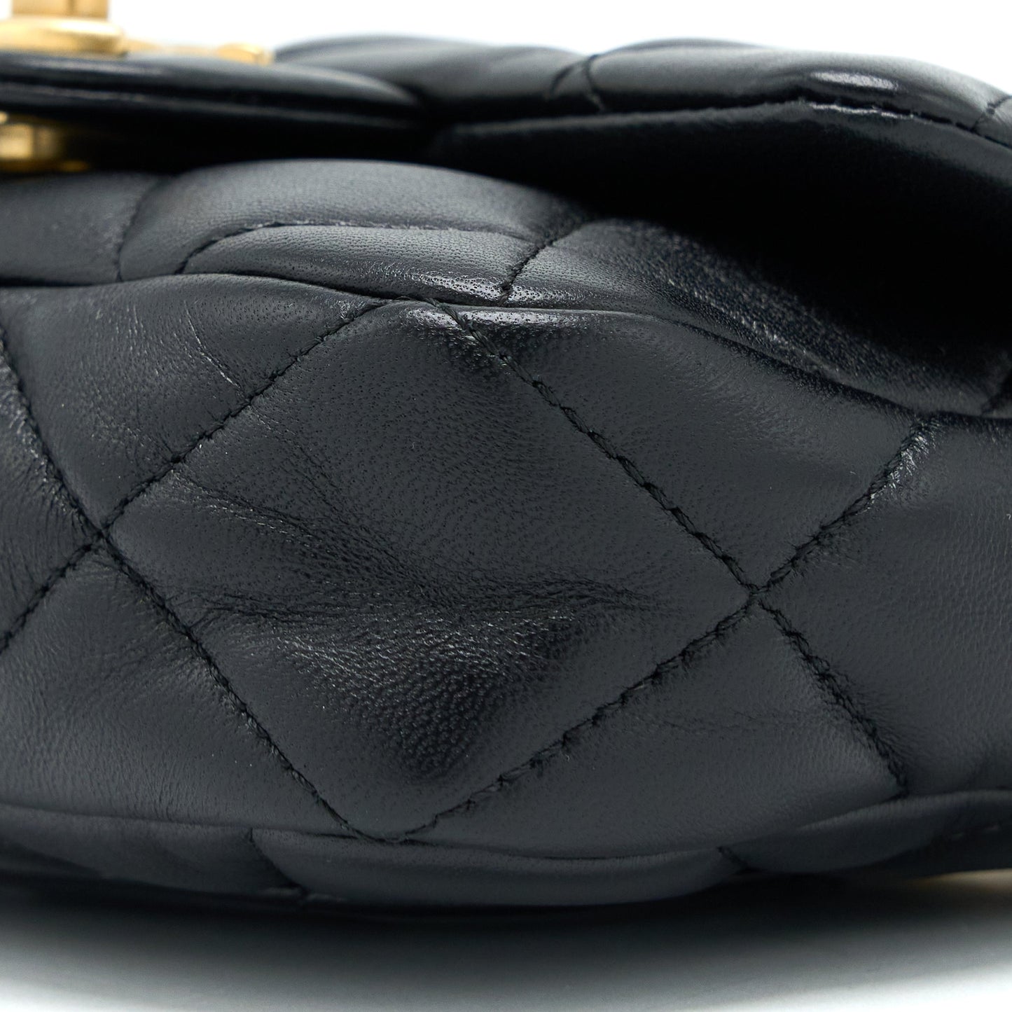 Chanel 22S Giant Chain Flap Shoulder Bag Lambskin Black GHW (Microchip)