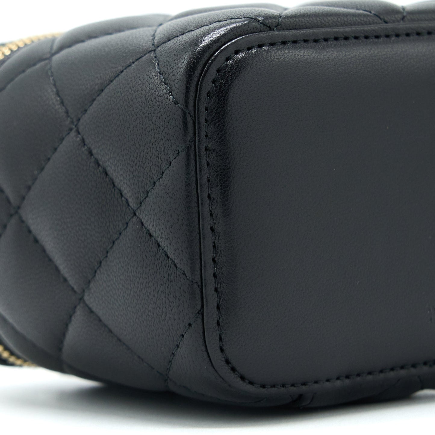 Chanel Pearl Crush Mini Vanity Lambskin Black GHW