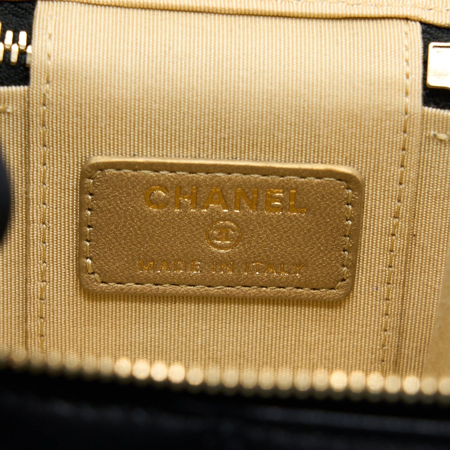 Chanel Pearl Crush Mini Vanity Lambskin Black GHW
