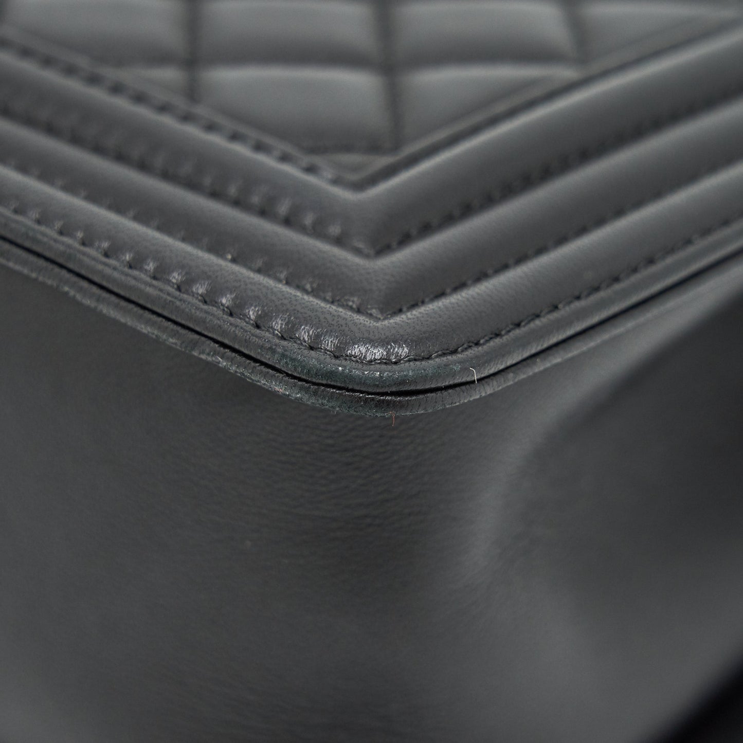 Chanel medium boy black Lambskin Ruthenium SHW