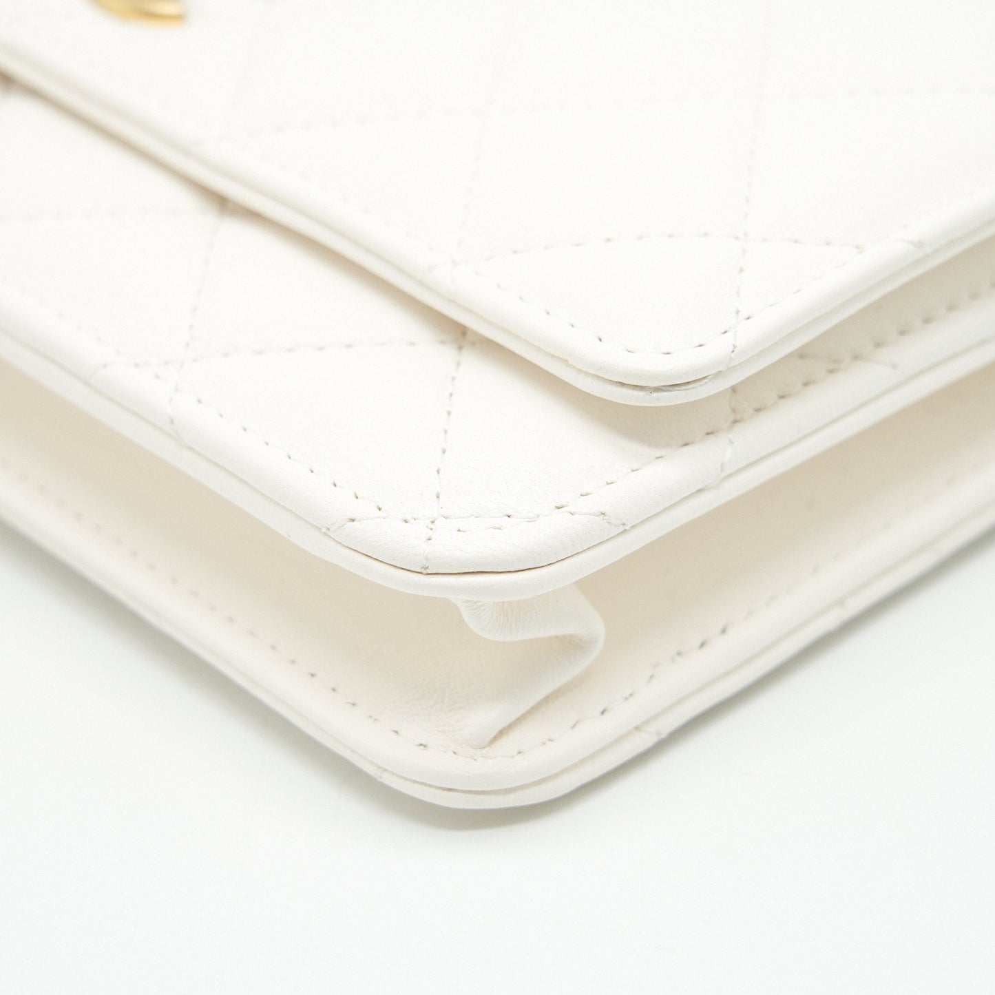 CHANEL Pearl Crush Wallet on Chain White GHW