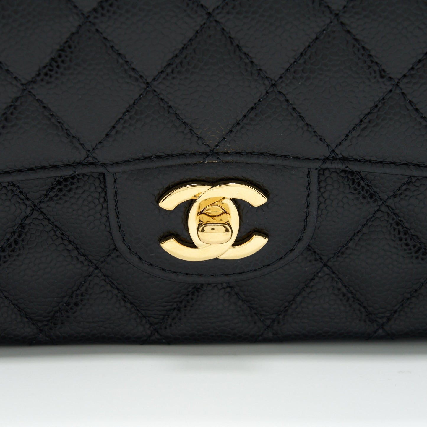 Chanel Medium Classic Flap bag Caviar Black GHW