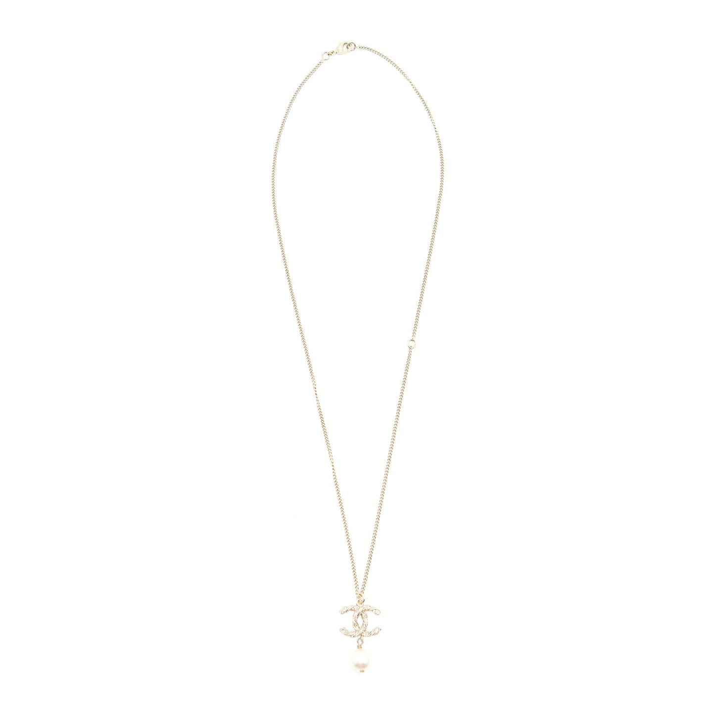Chanel CC logo Necklace with Pearl