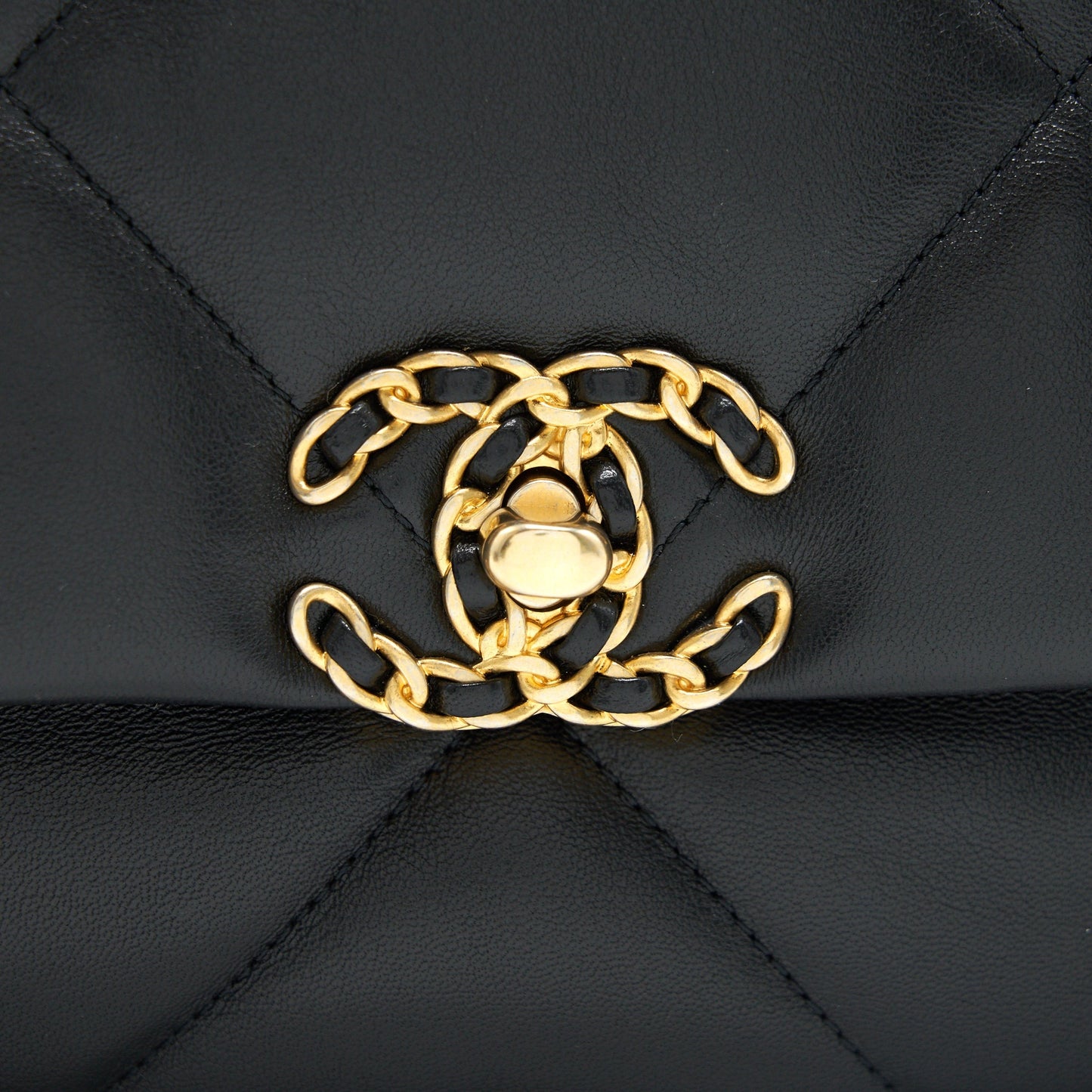 CHANEL SMALL 19 BAG BLACK