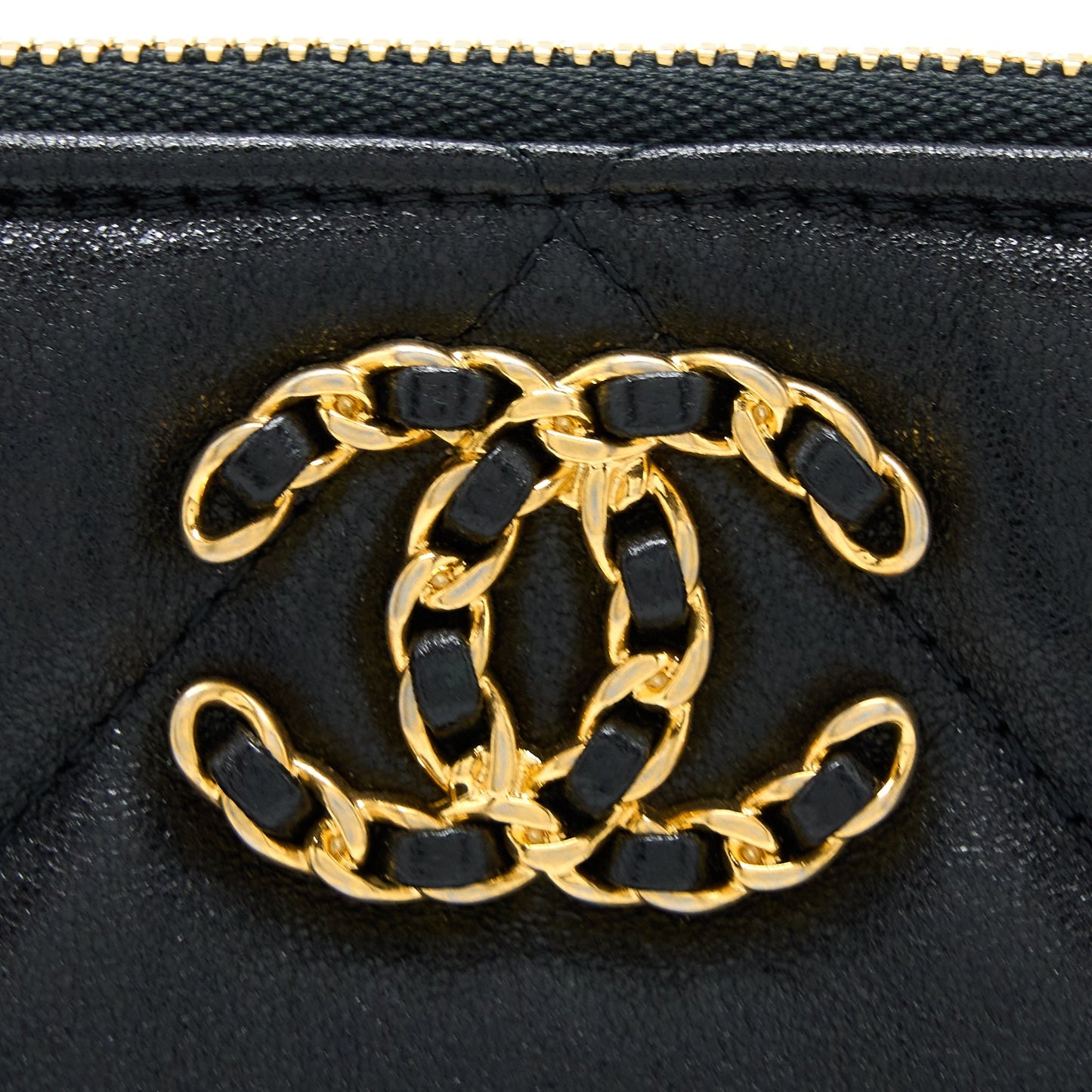 Chanel 19 Clutch Lambskin Black GHW