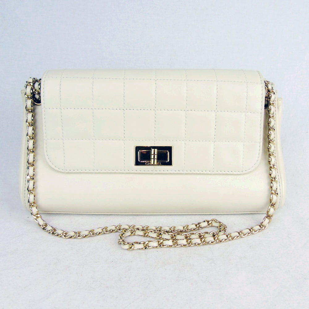 CHANEL pale cream leather quilted flapbag mademoiselle lock