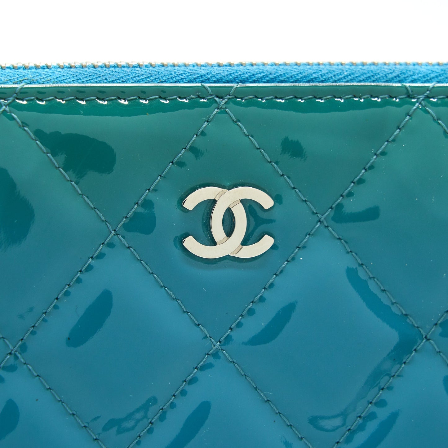 CHANEL QUILTED LEATHER CLUTCH BAG IN PATENT BLUE