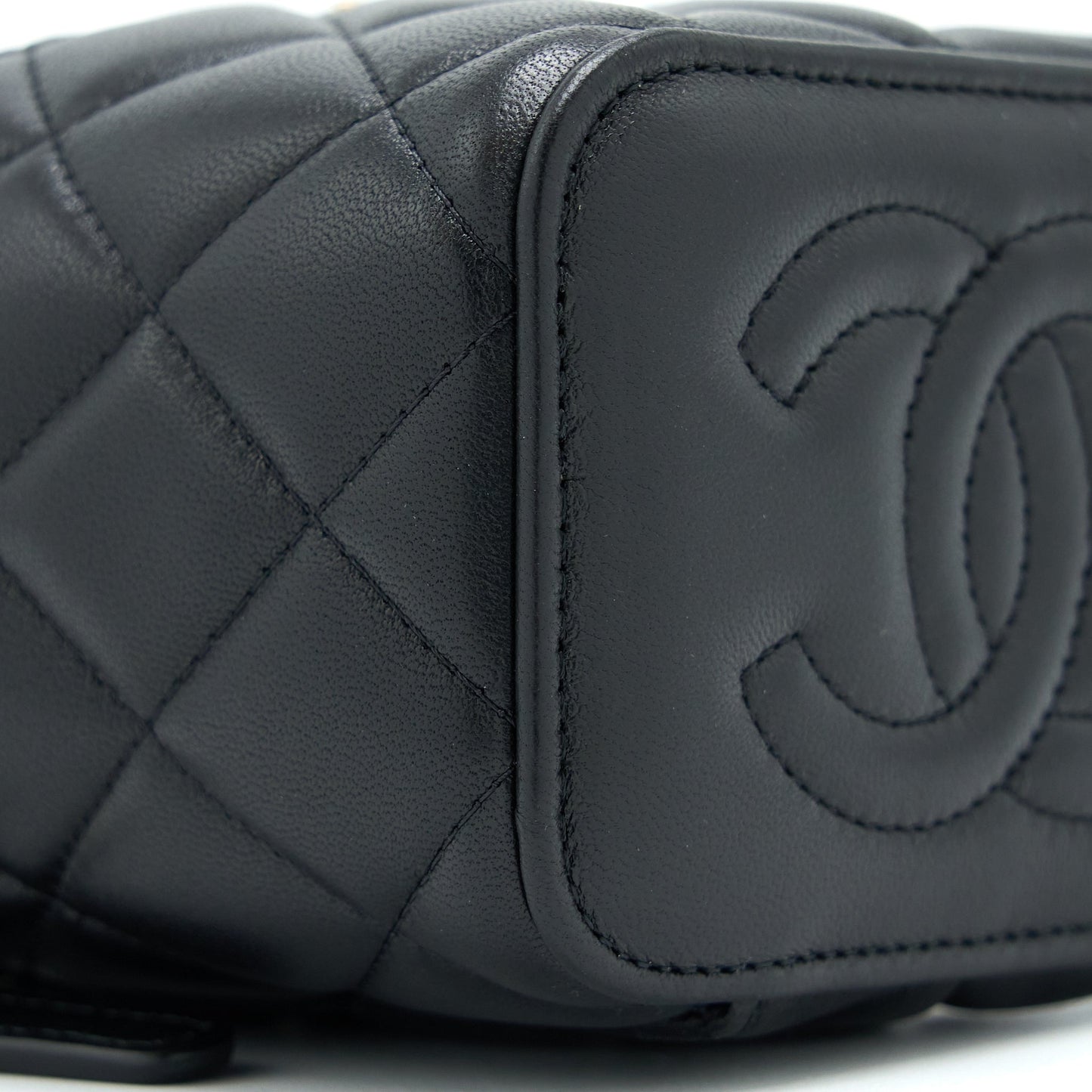 Chanel 22B Detailed Top Handle Mini Vanity With Chain Lambskin Black Brushed GHW