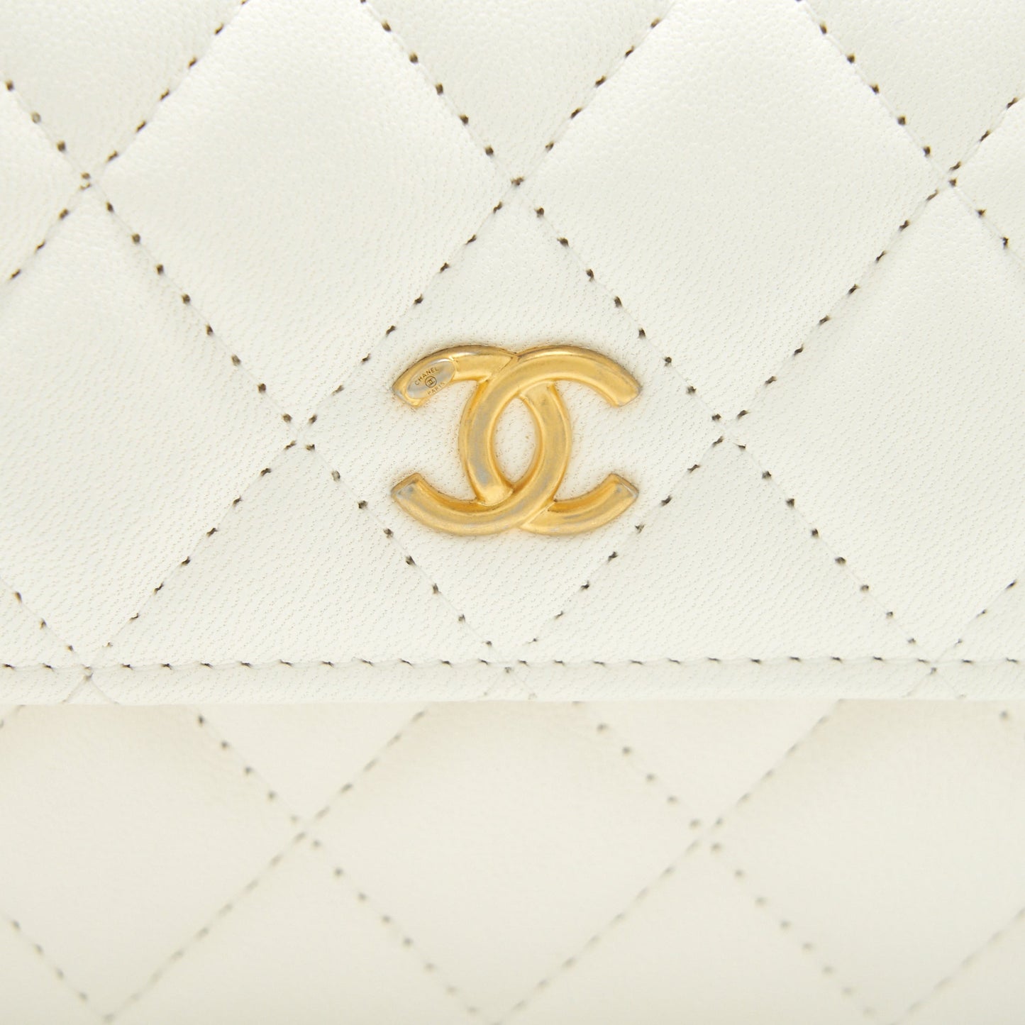 Chanel 21b Pearl crush mini flap bag with chain/belt bag white GHW