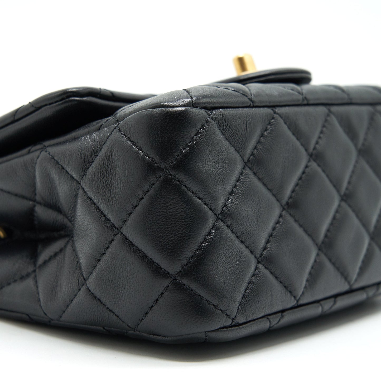 Chanel 21B pearl crush Square mini flap Bag black GHW (new version with microchip)