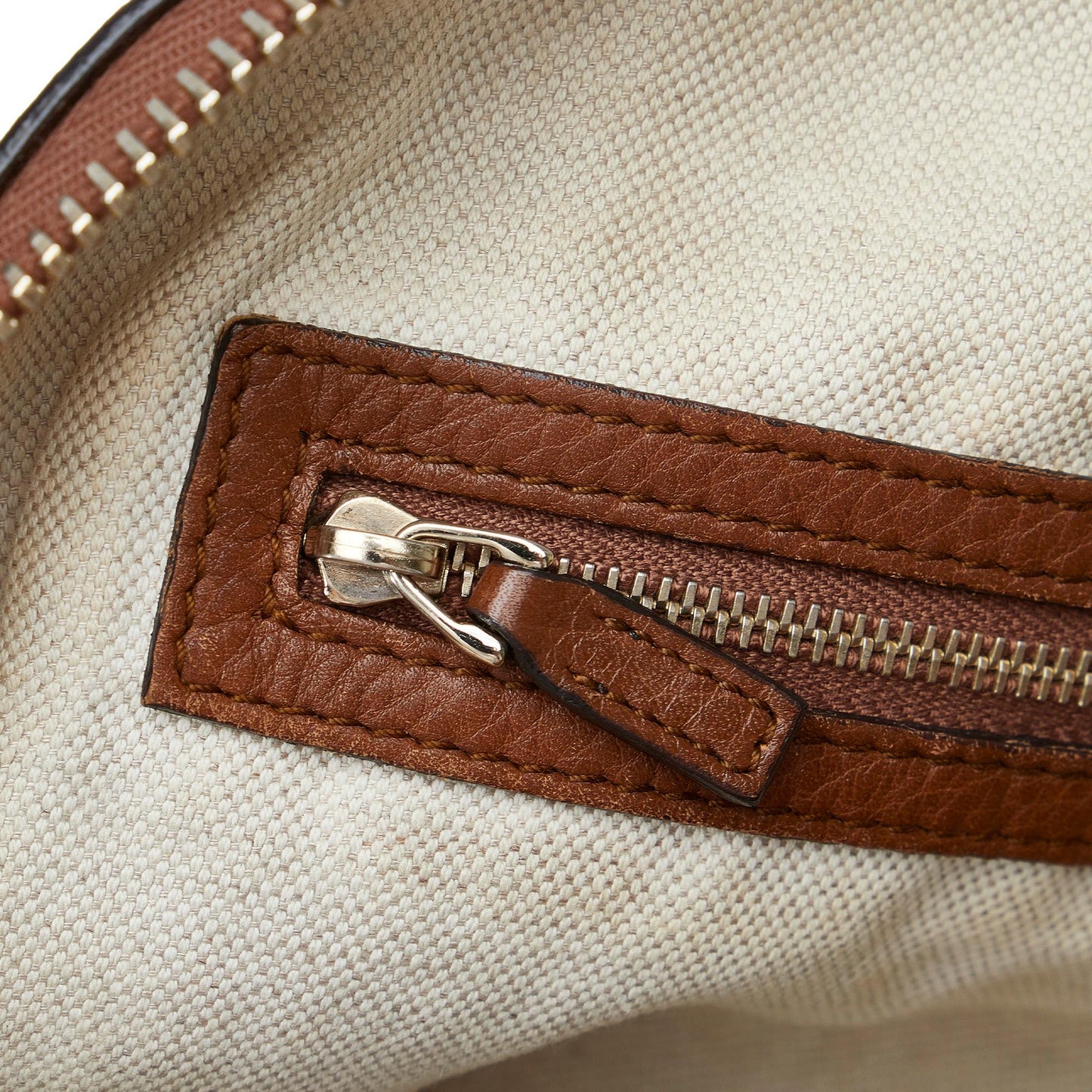 Gucci Bree Shoulder Bag (SHG-SUqv74)