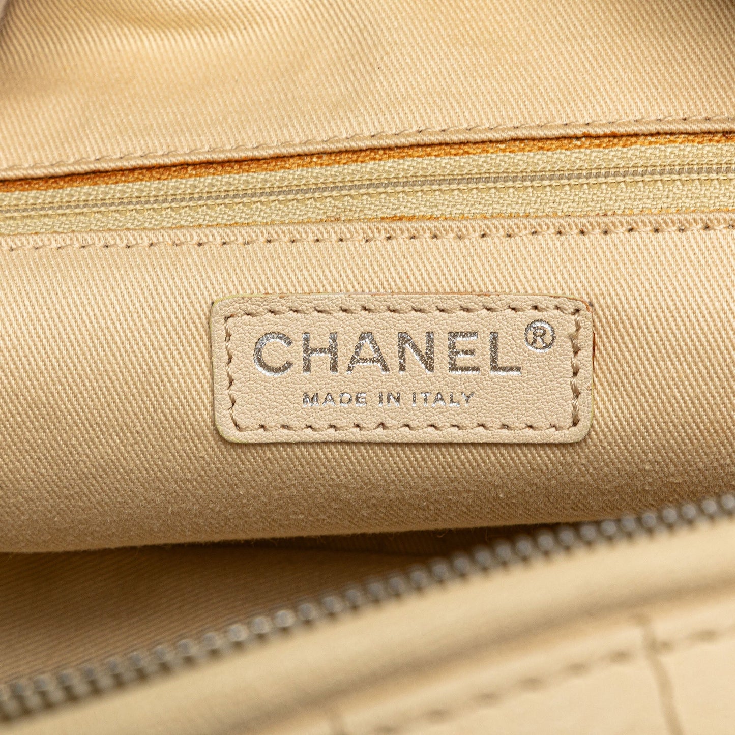 Chanel Sac Goatskin Square Stitch Essential Bowler