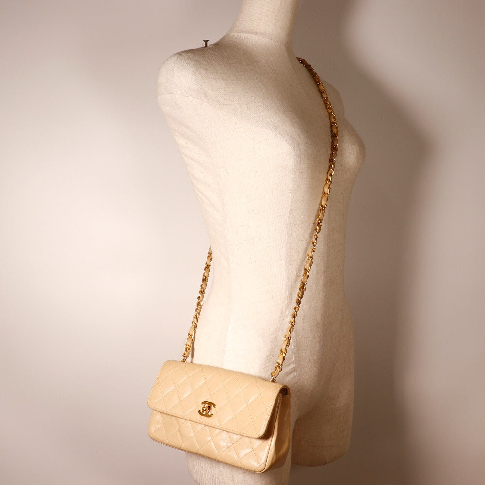 Chanel Medium Classic Single Flap Bag Leather Shoulder Bag 18268930 in New Condition