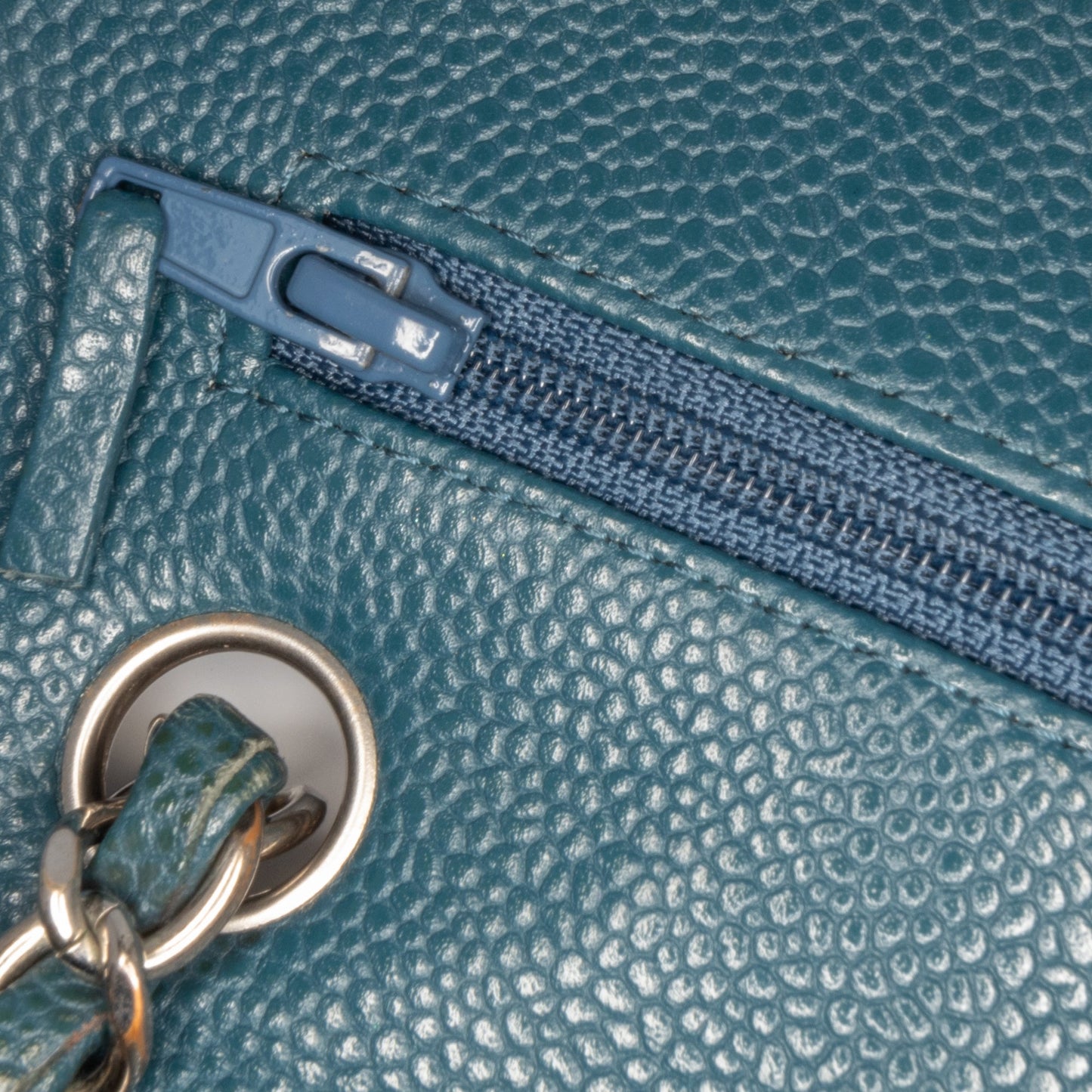 Chanel Sac Medium Classic Chevron Caviar Double Flap