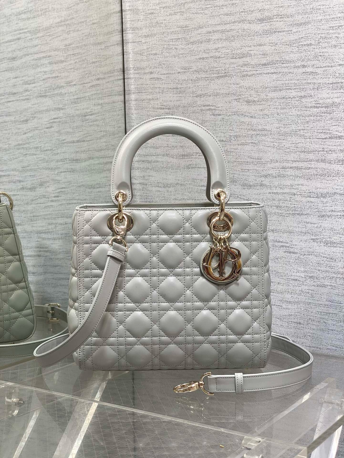 DR453 Medium Lady Dior Bag / HIGHEST QUALITY VERSION / 9.5x8.5x4.5inches