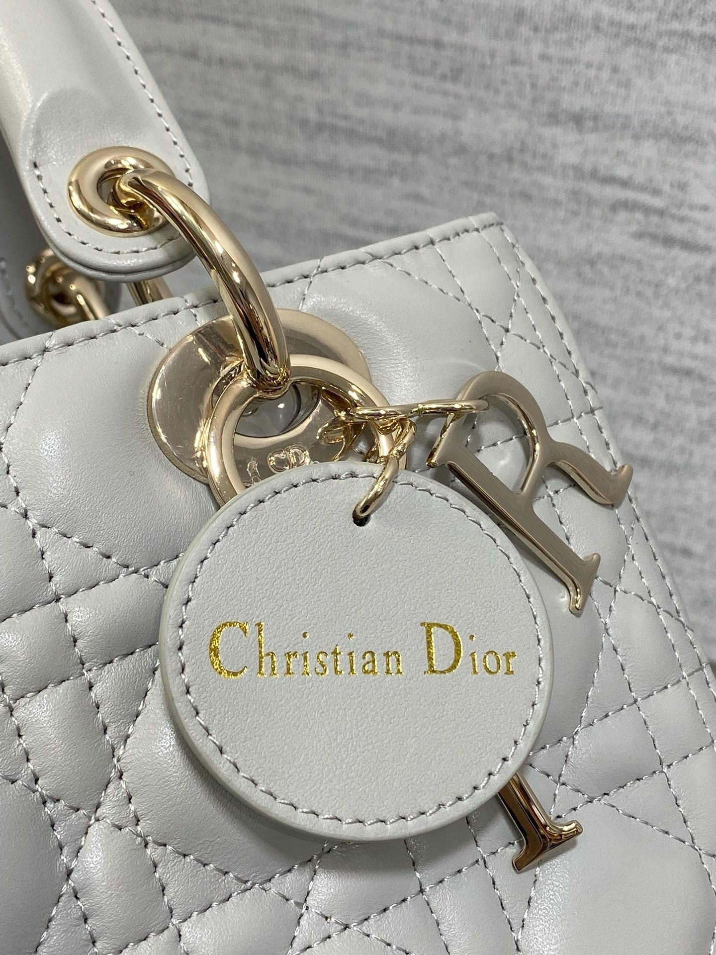 DR453 Medium Lady Dior Bag / HIGHEST QUALITY VERSION / 9.5x8.5x4.5inches