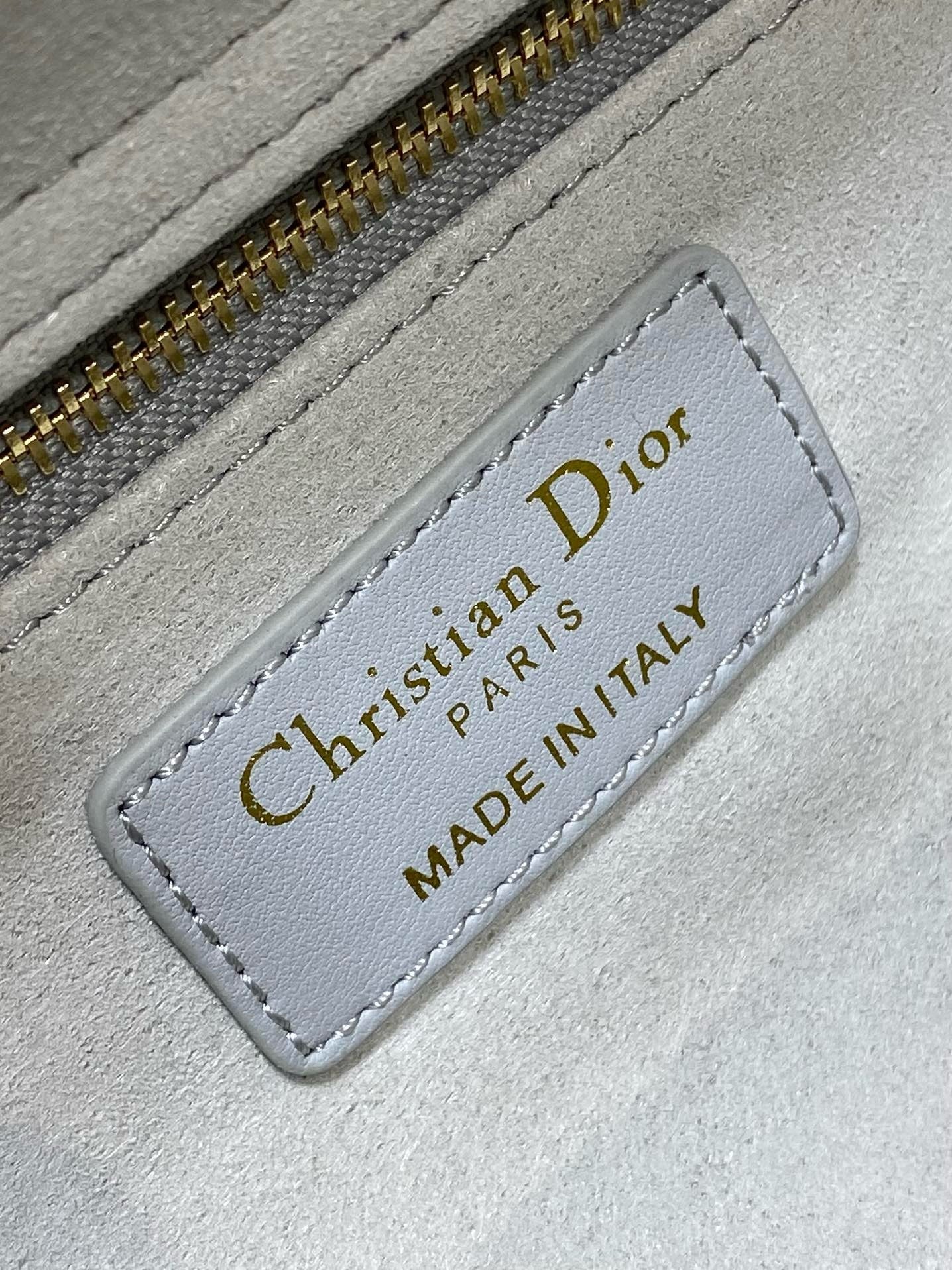 DR453 Medium Lady Dior Bag / HIGHEST QUALITY VERSION / 9.5x8.5x4.5inches