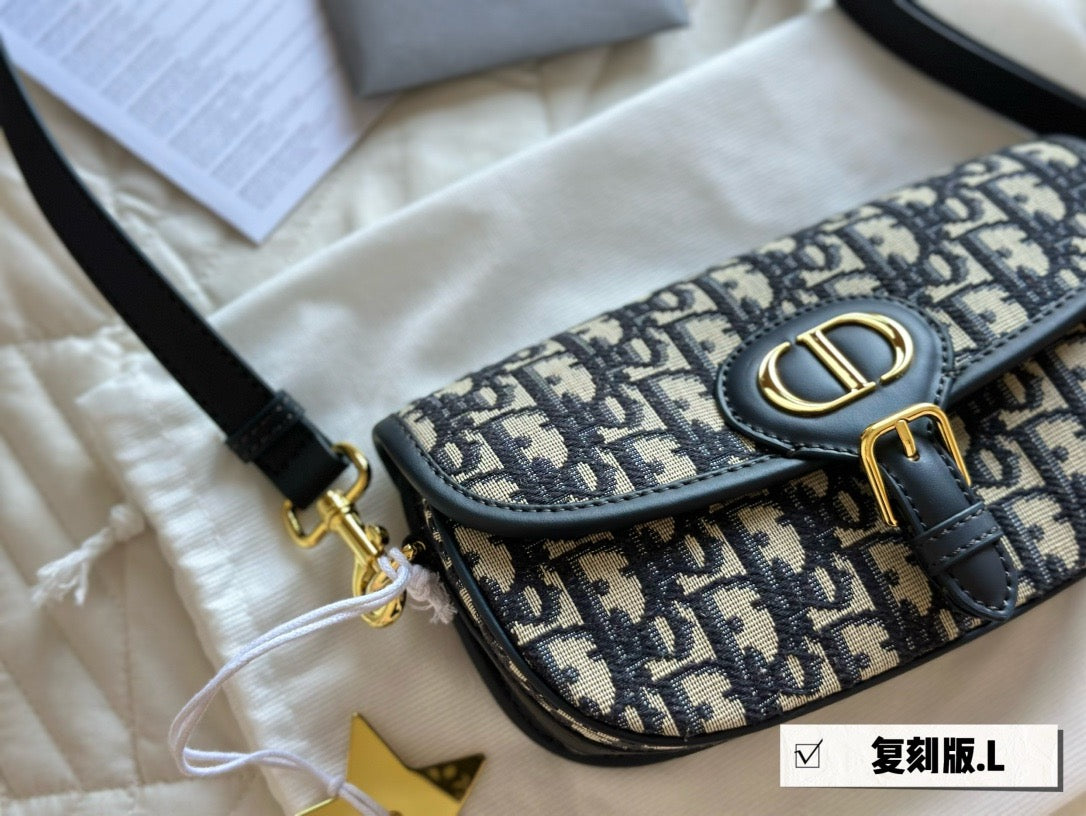 DR361 Dior Bobby East-West Bag / 8.5 x 4.5 x 2 inches