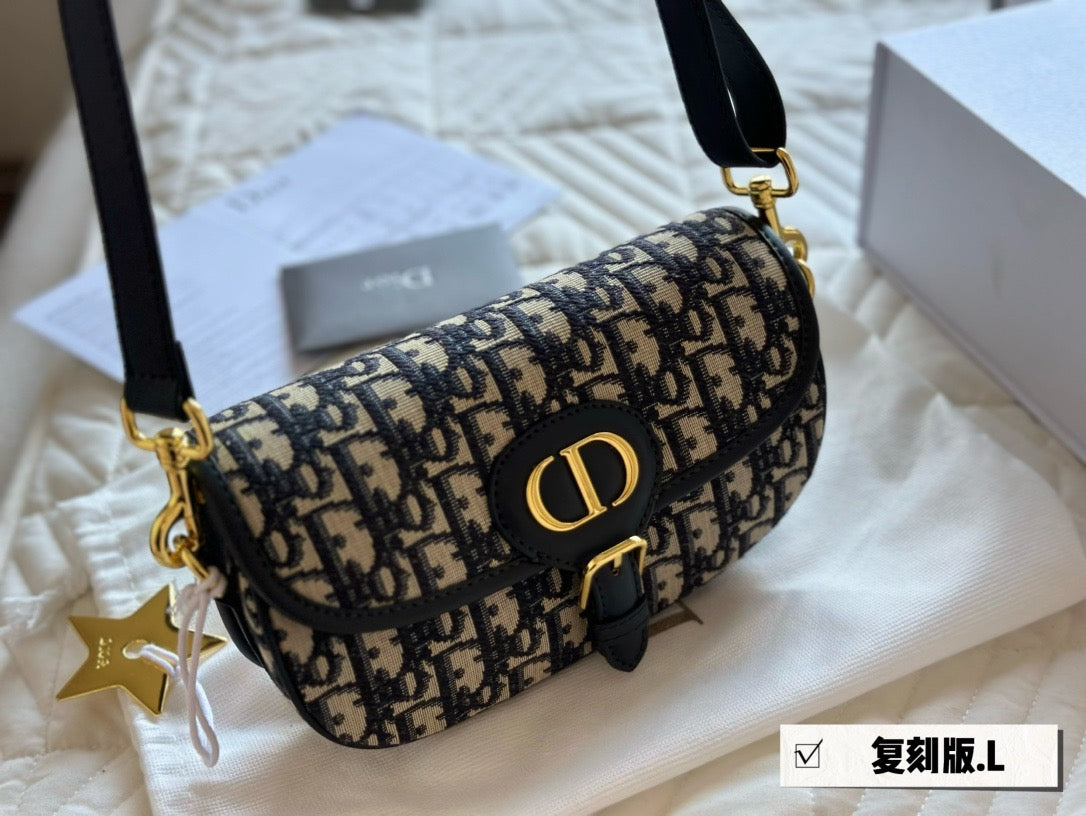 DR361 Dior Bobby East-West Bag / 8.5 x 4.5 x 2 inches