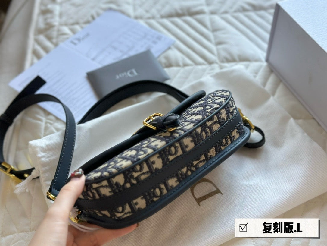 DR361 Dior Bobby East-West Bag / 8.5 x 4.5 x 2 inches