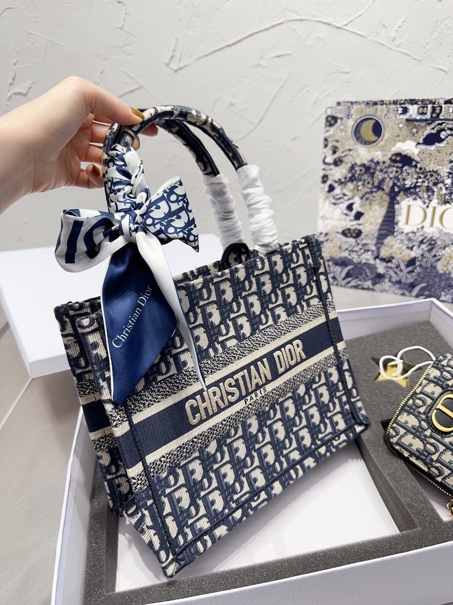 DR258 Small Dior Book Tote / 10.2 x 8.5 x 5.5 inches (Including the Wallet)