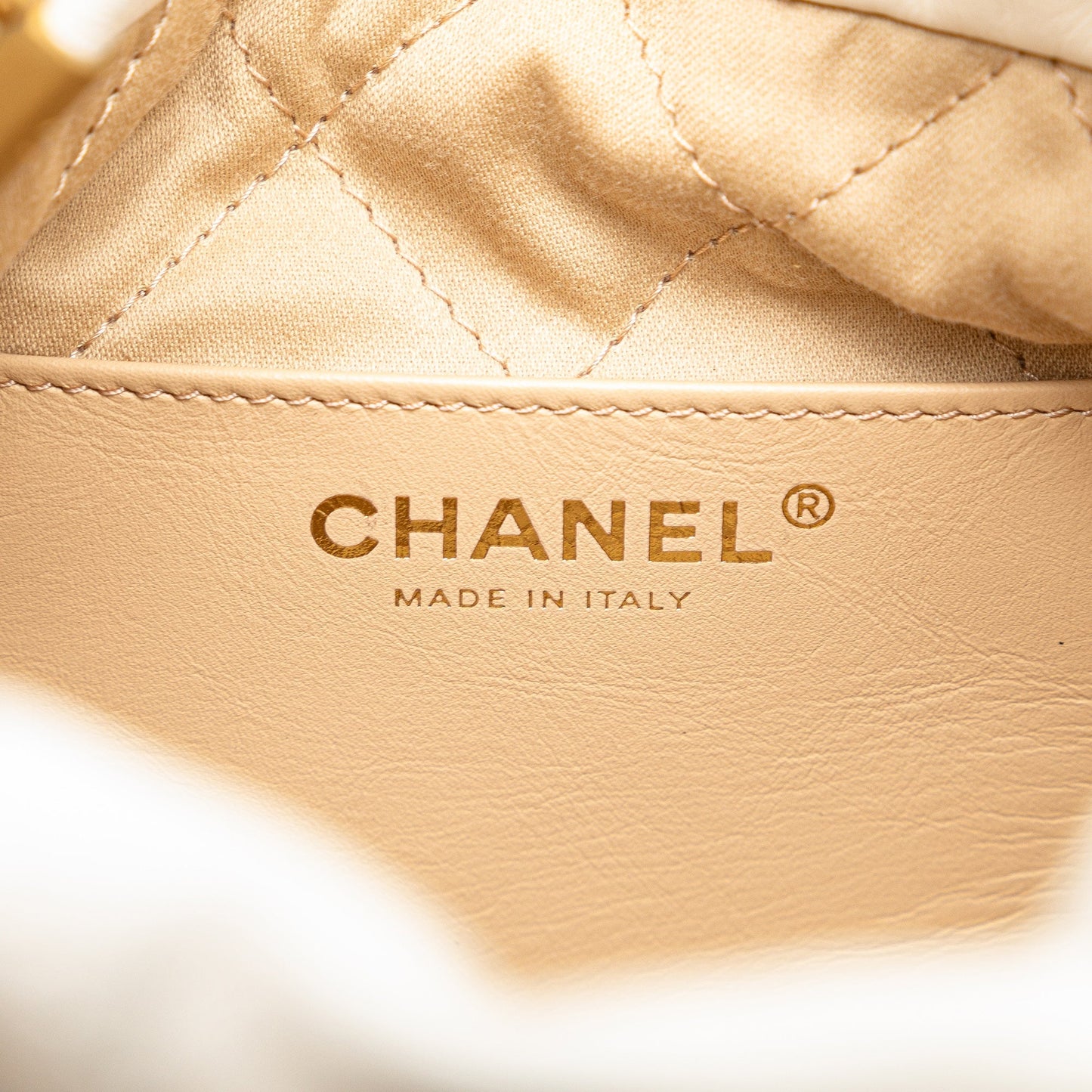 Chanel Sac Mini Shiny Calfskin 22 Hobo