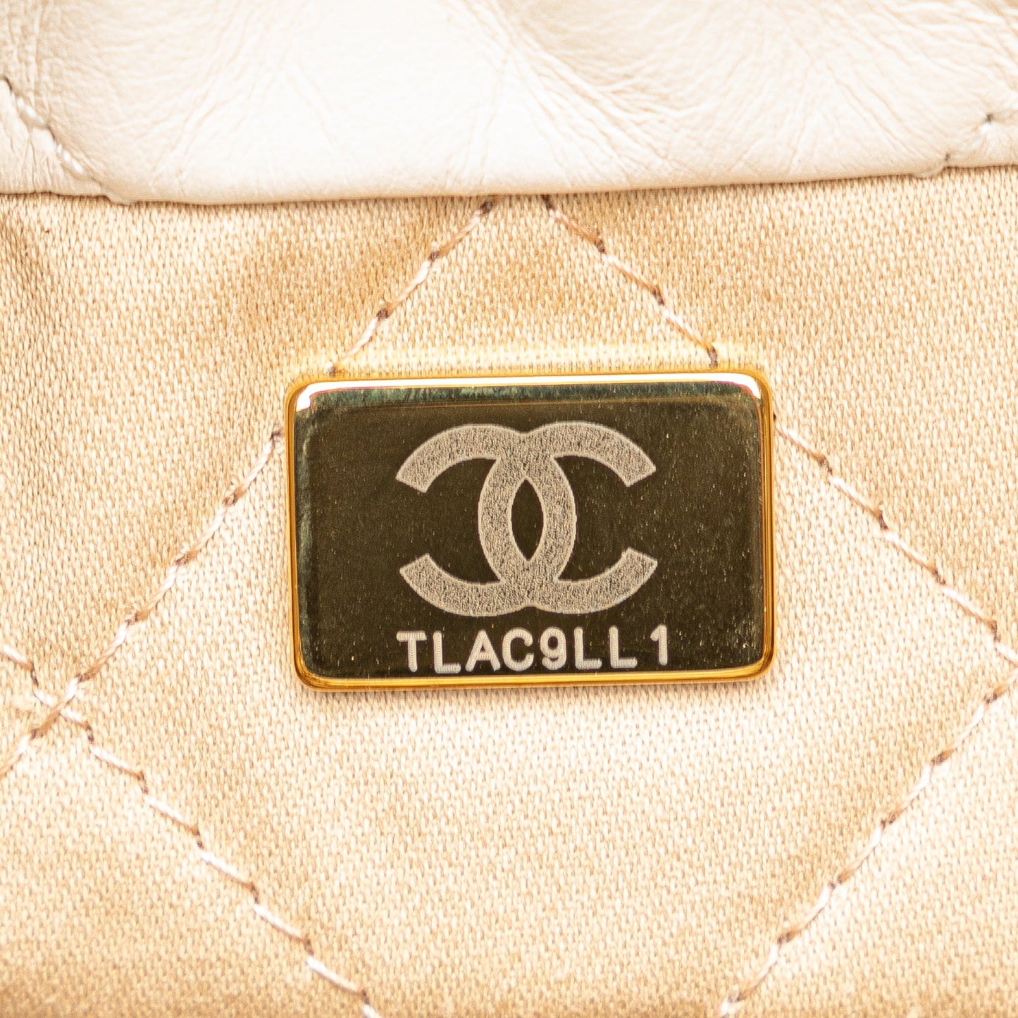 Chanel Sac Mini Shiny Calfskin 22 Hobo