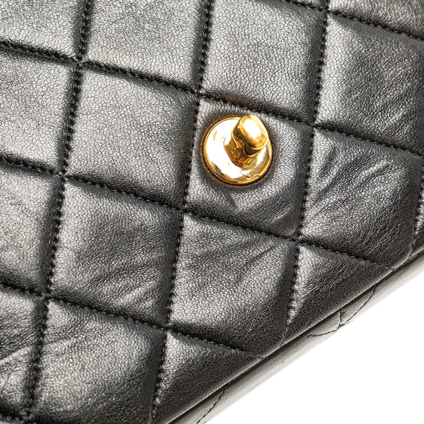 Black Chanel Medium Quilted Lambskin Border Single Flap Shoulder Bag