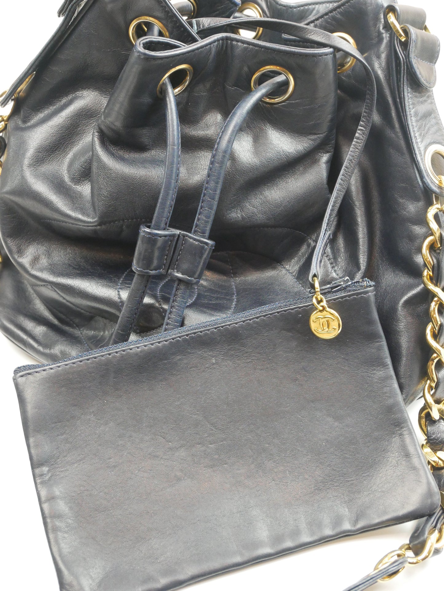 Chanel black bucket bag with logo on the front and gold detail - 1980s
