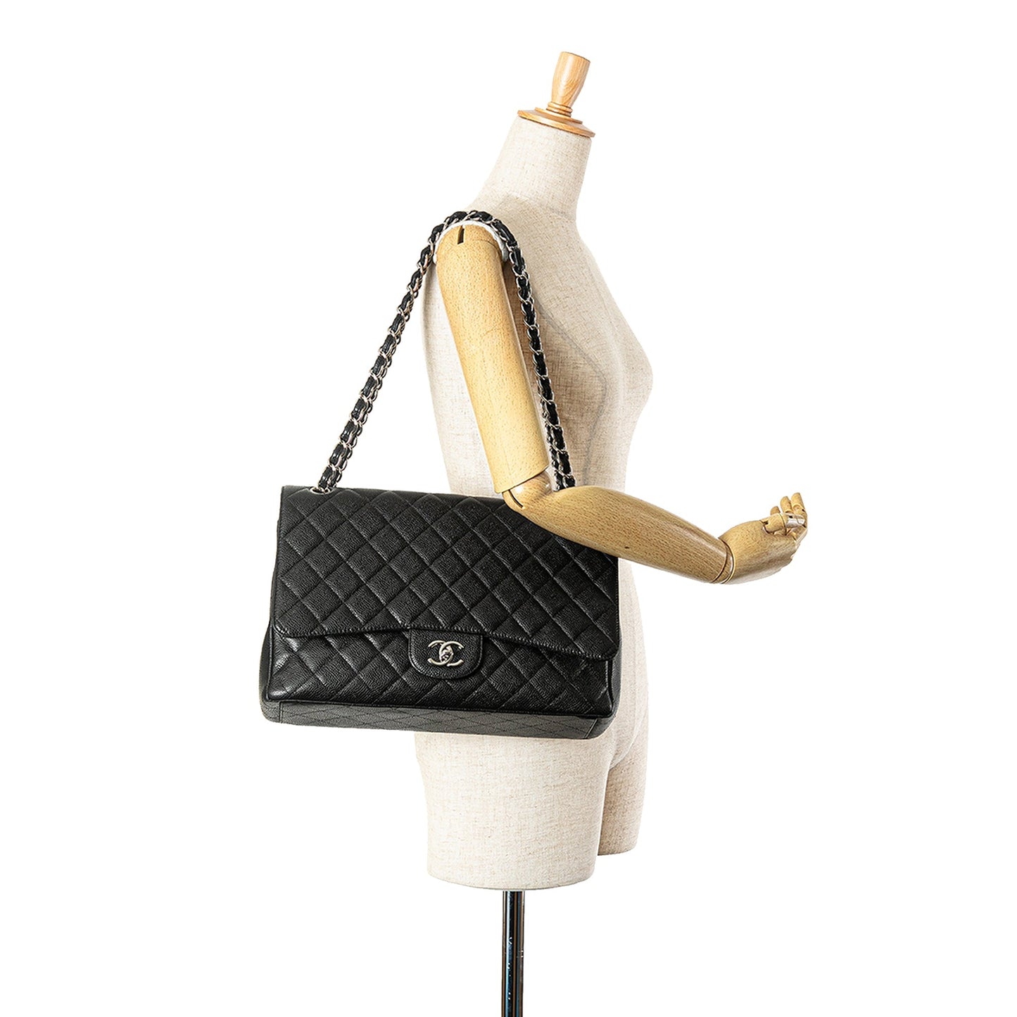 Chanel Sac Maxi Classic Caviar Single Flap